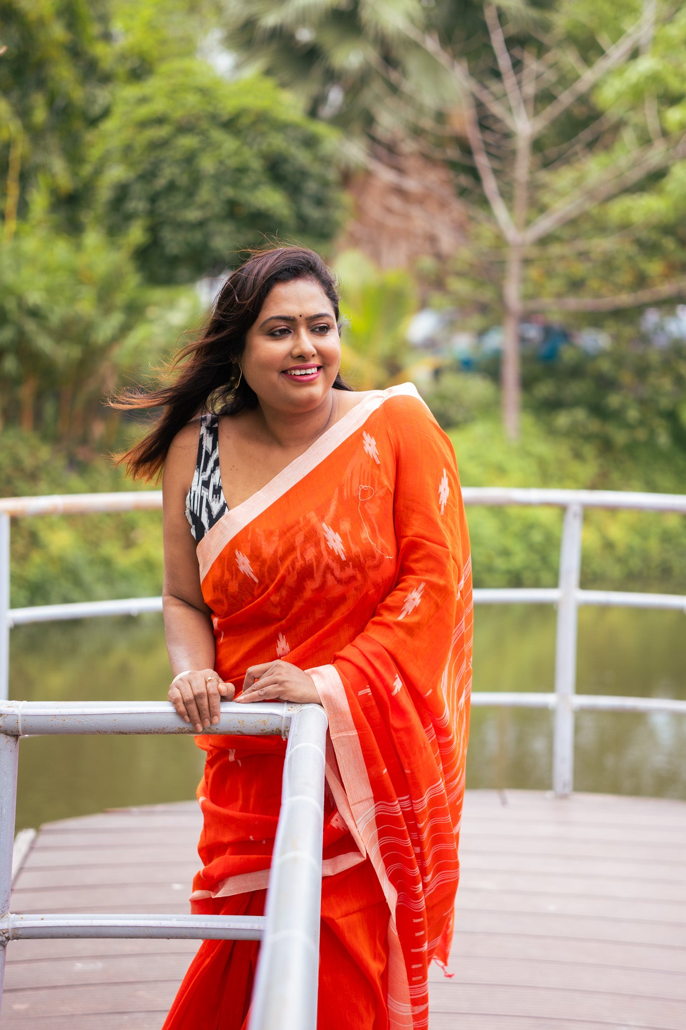 Fire Jamdani Saree - Uttariya