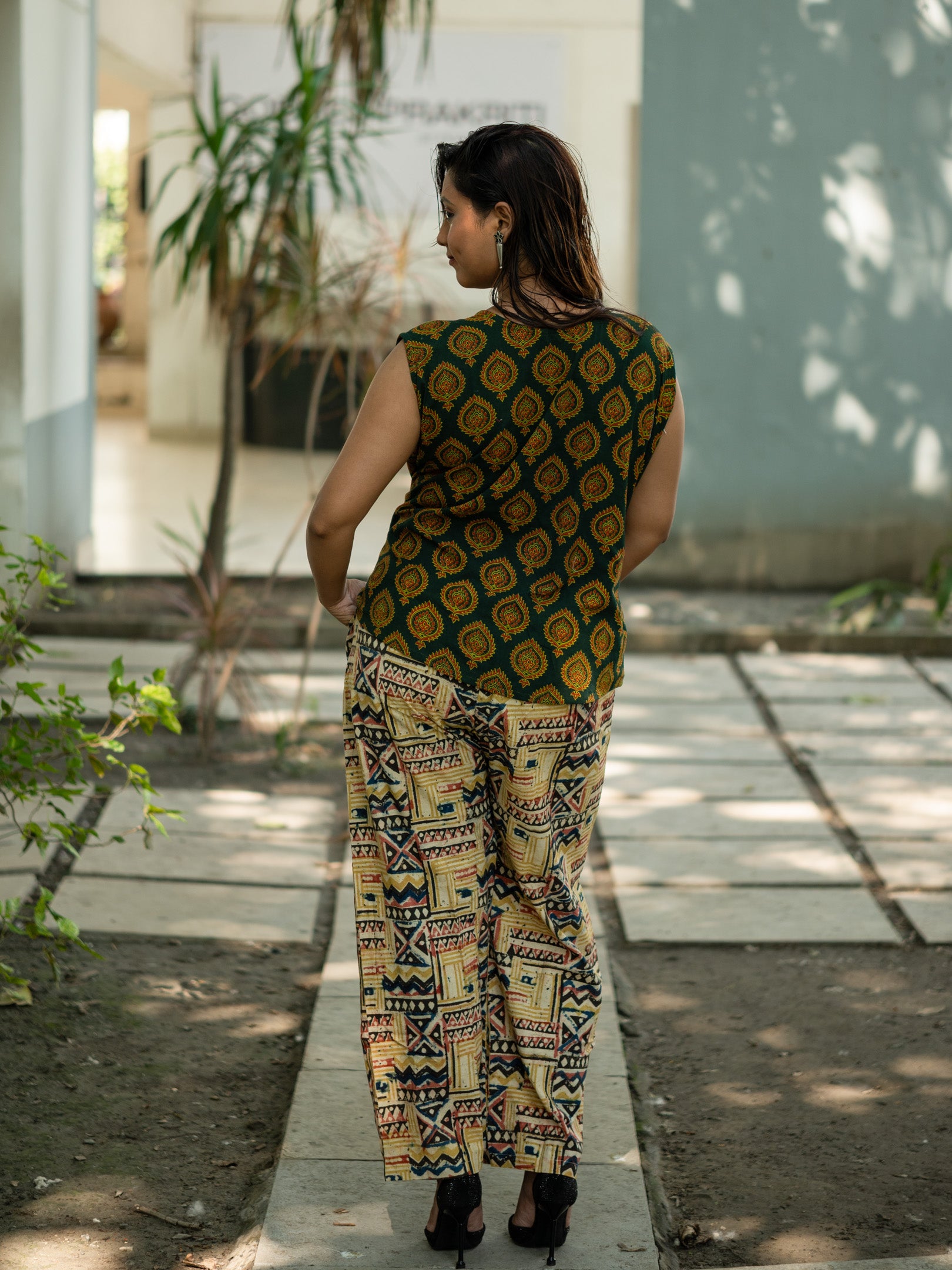 Sleeveless Jacket Top