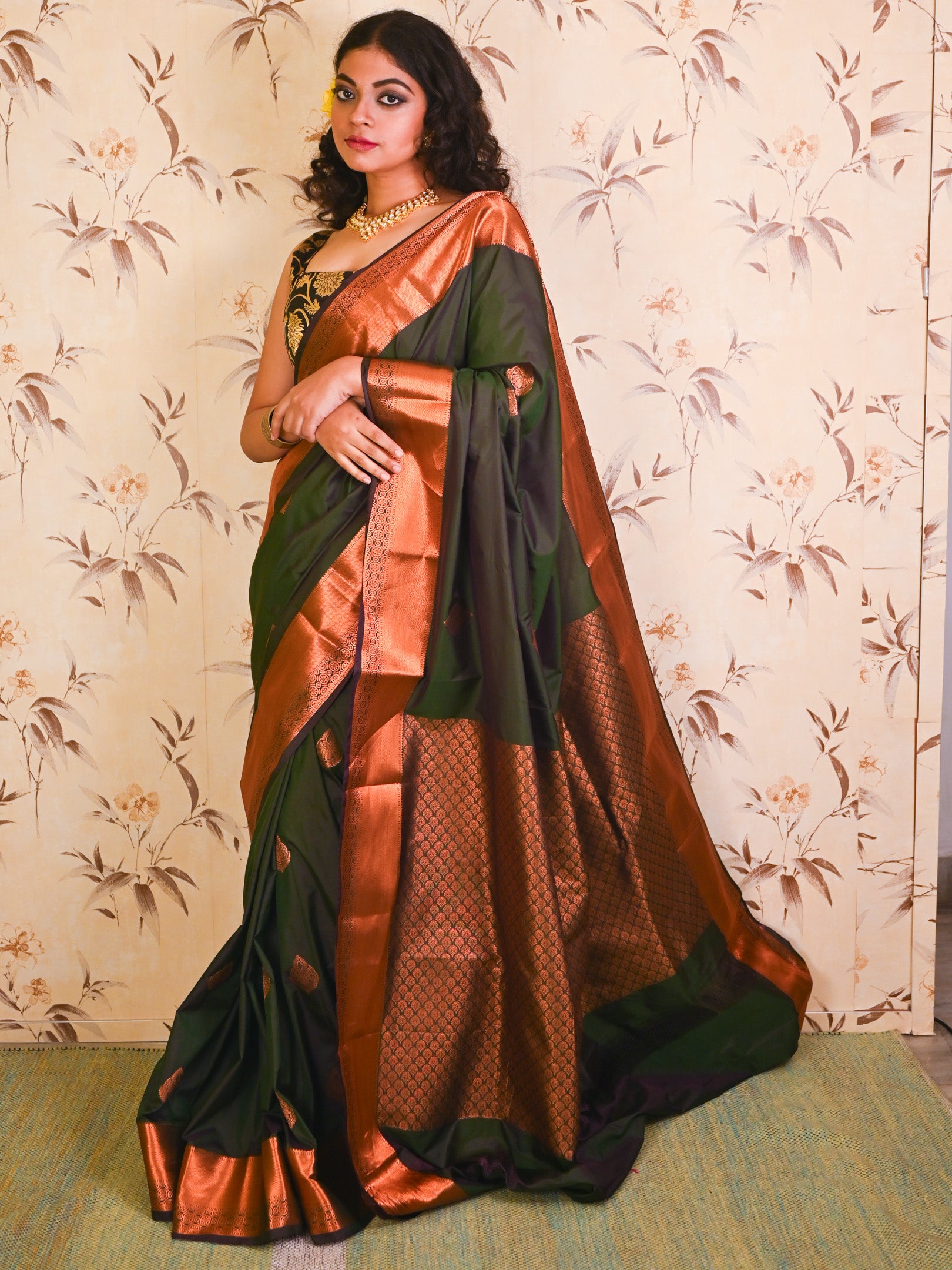 Monmohini Banarasi saree