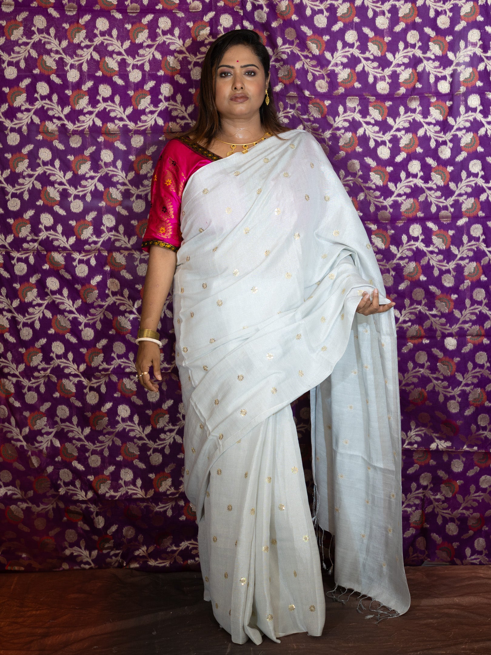Liyasa glam Embroidered Tissue Saree
