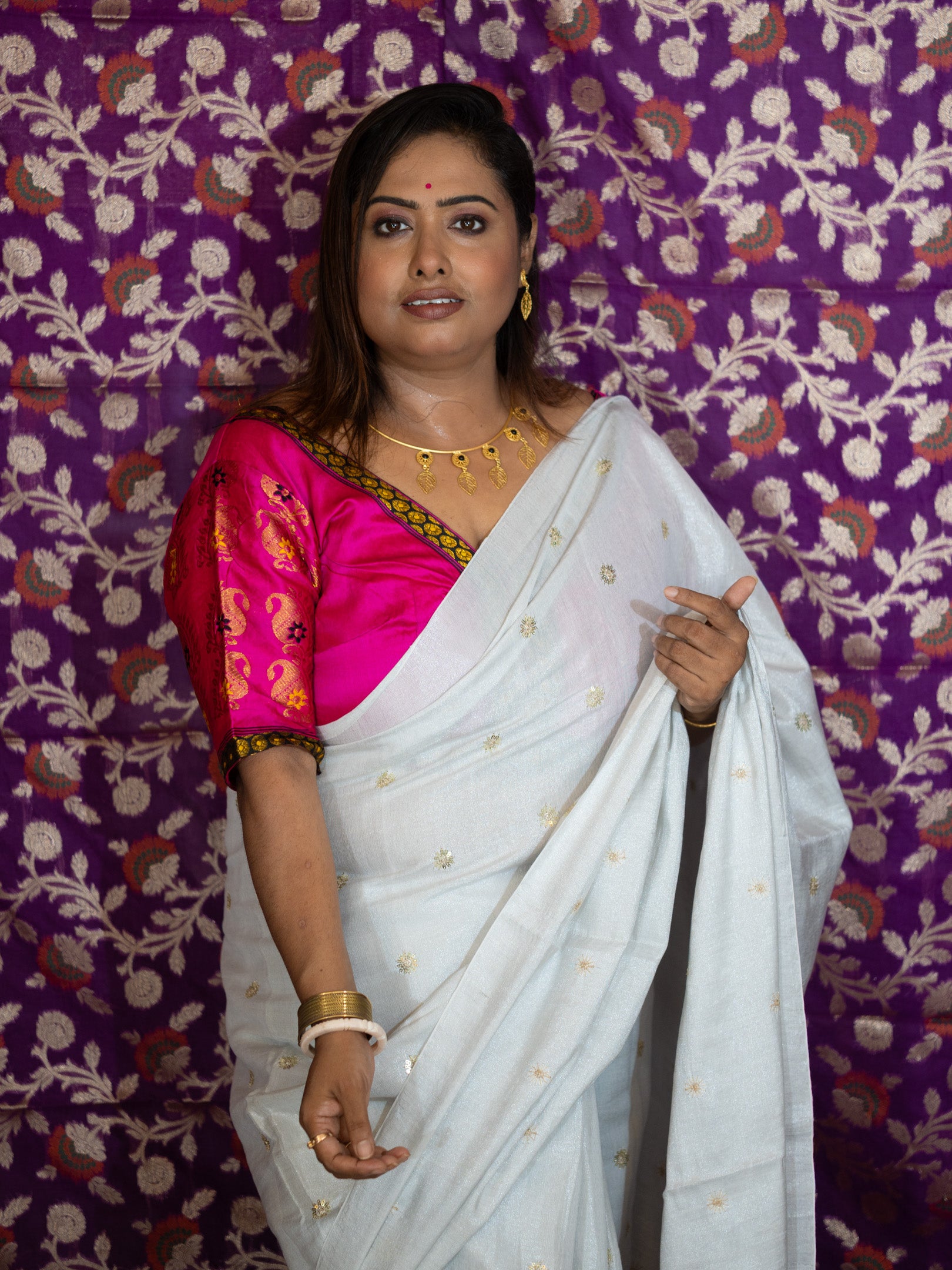 Liyasa glam Embroidered Tissue Saree