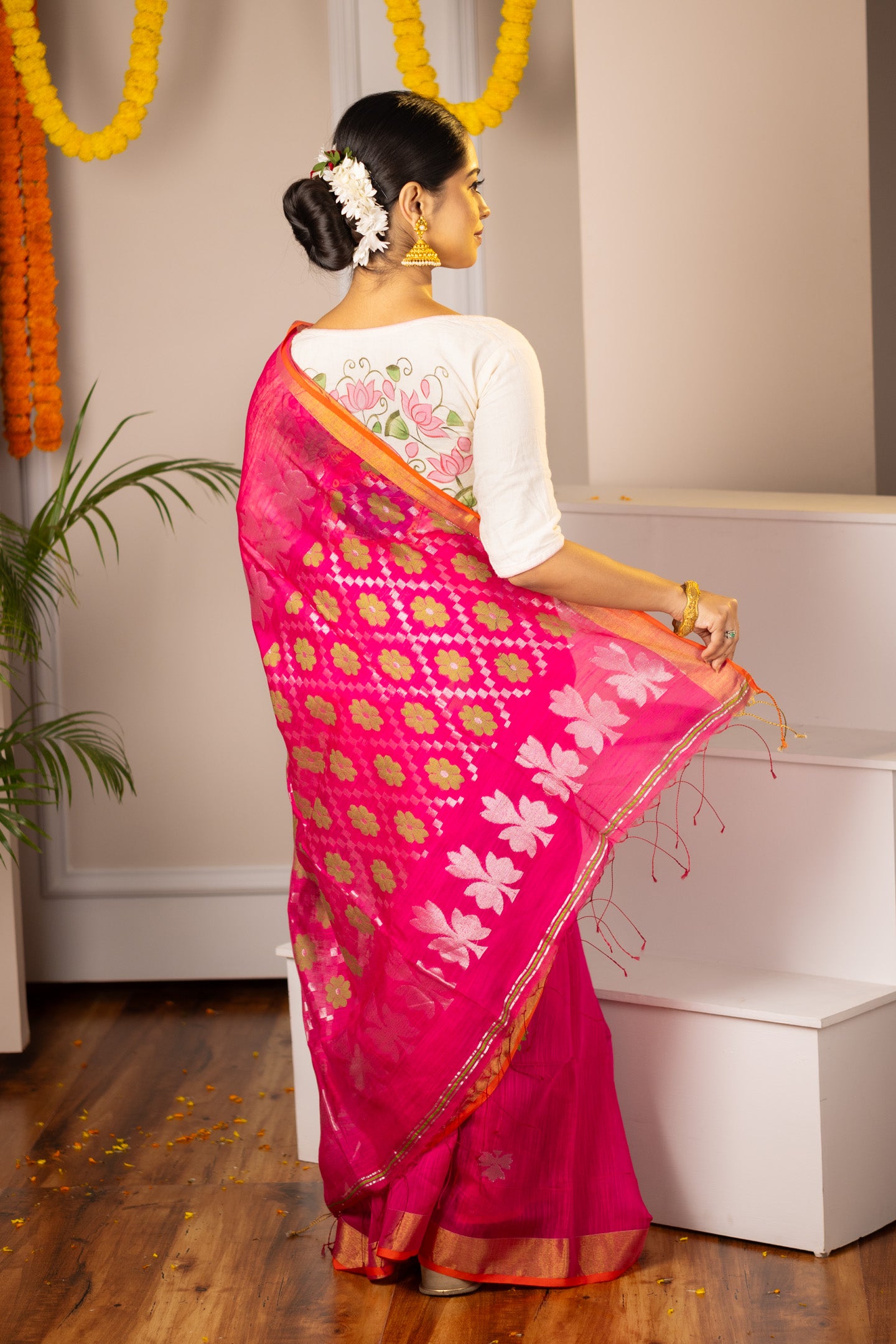 Gulabi Noor Saree