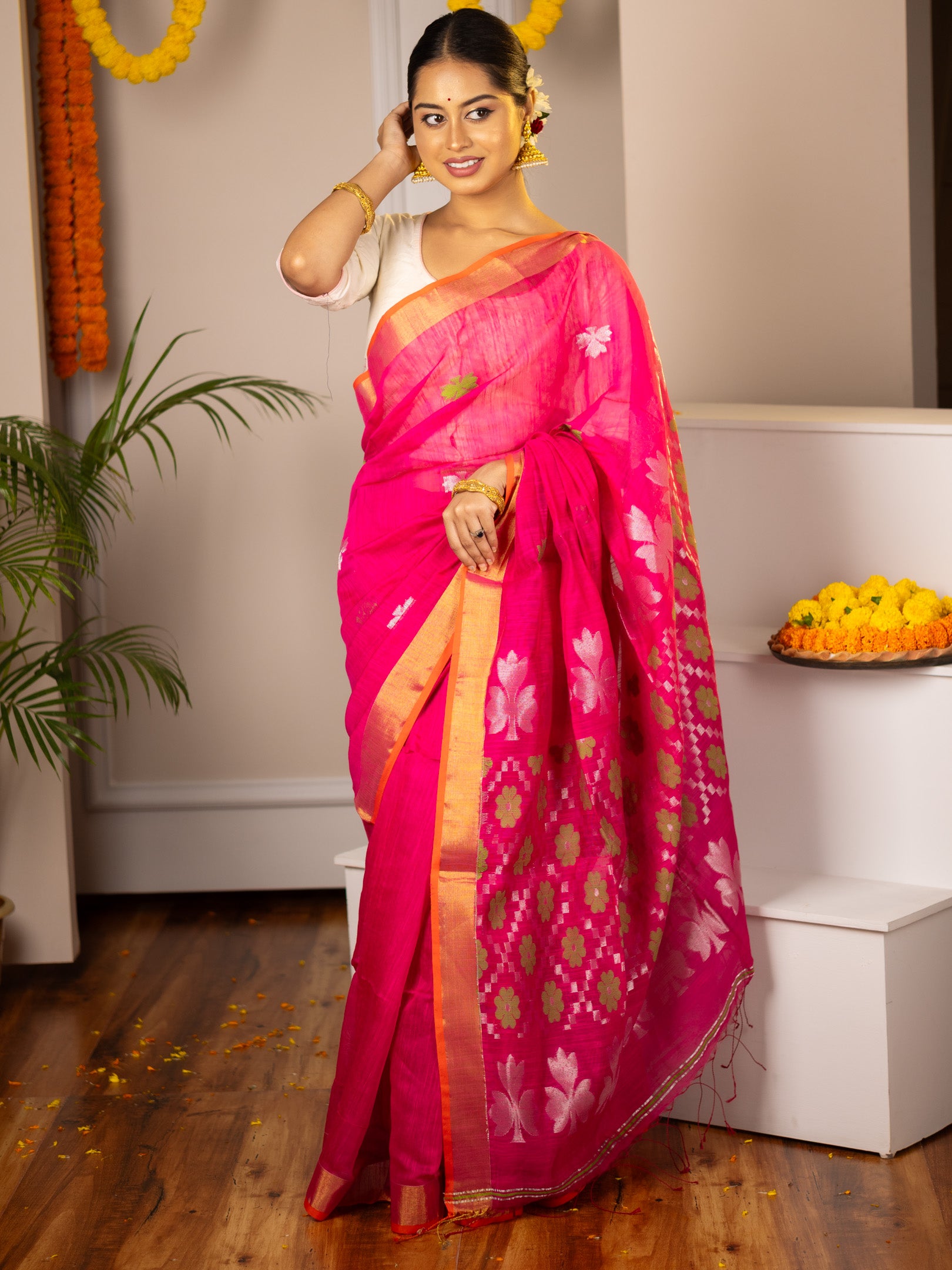 Gulabi Noor Saree