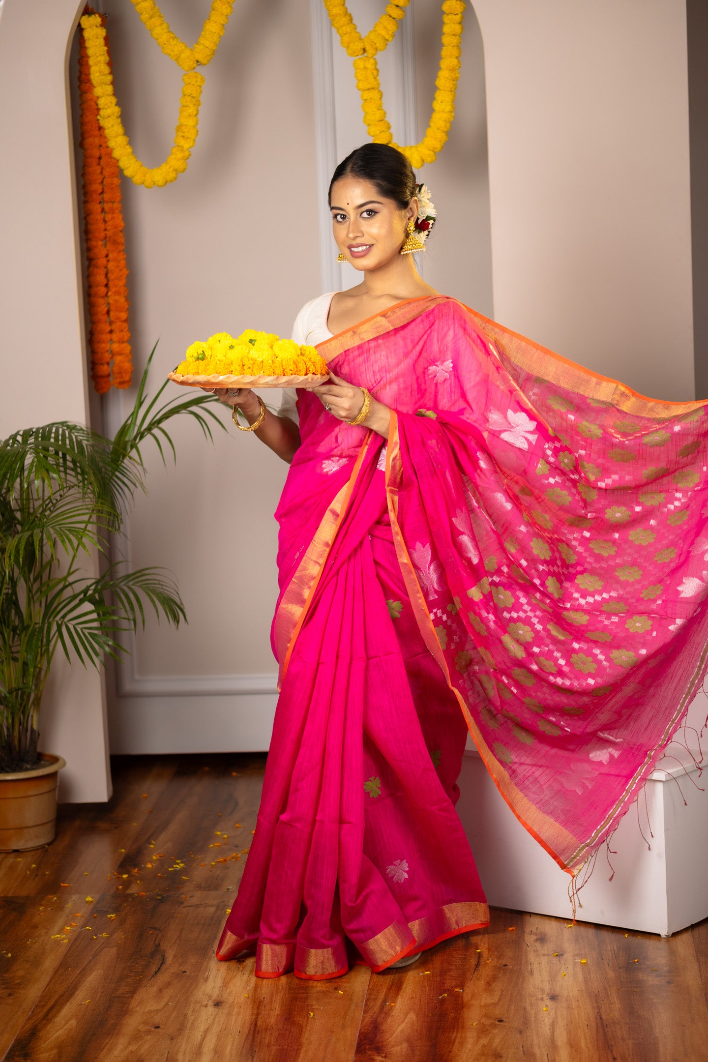 Gulabi Noor Saree