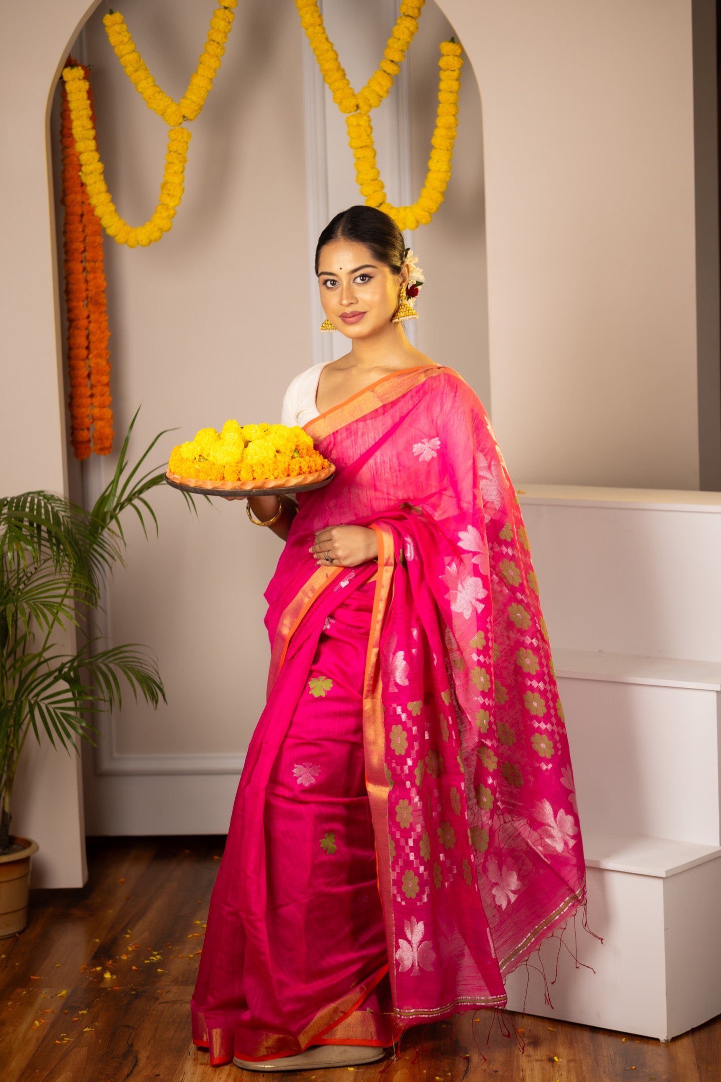Gulabi Noor Saree