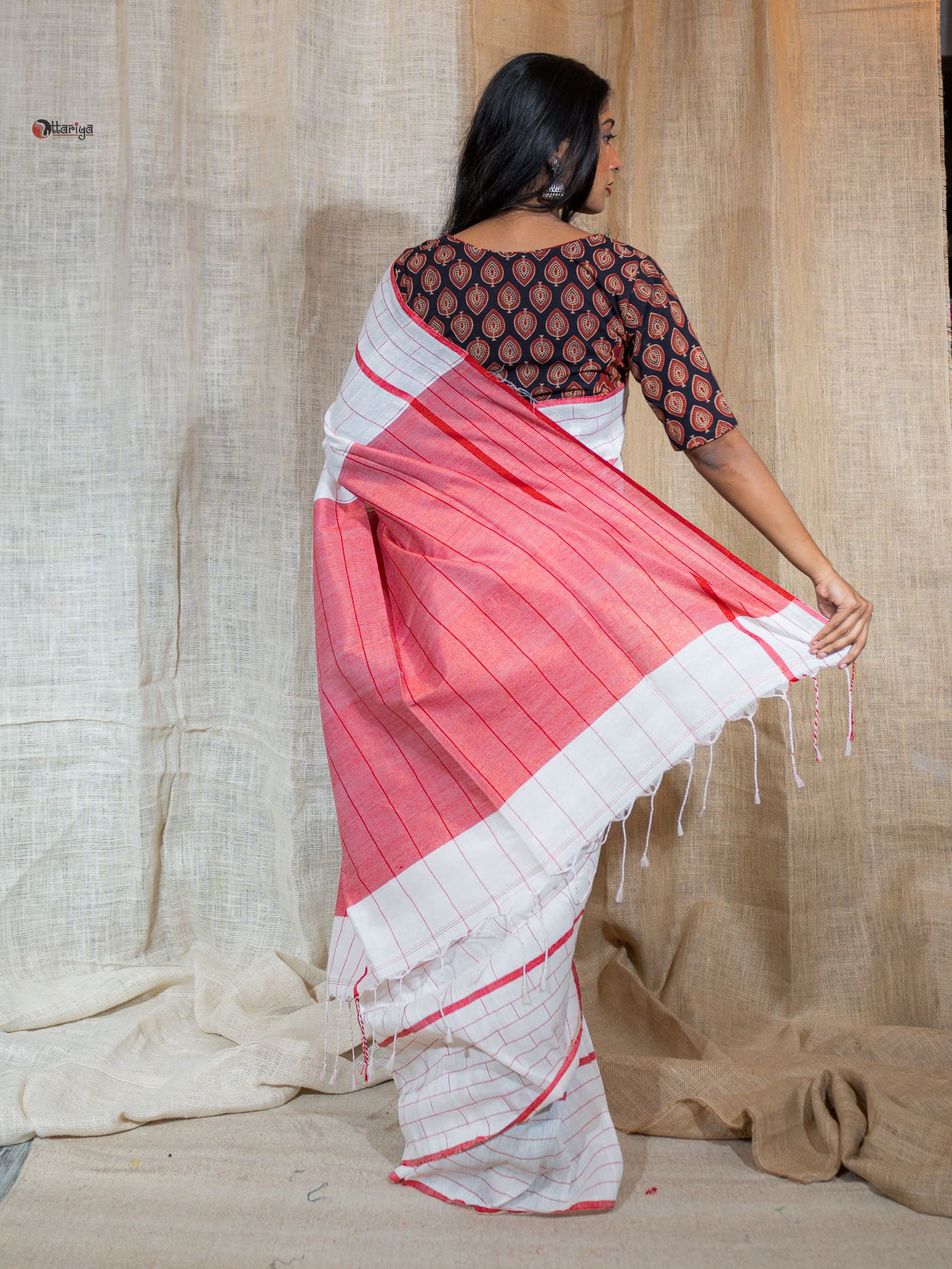 Women Checked Saree