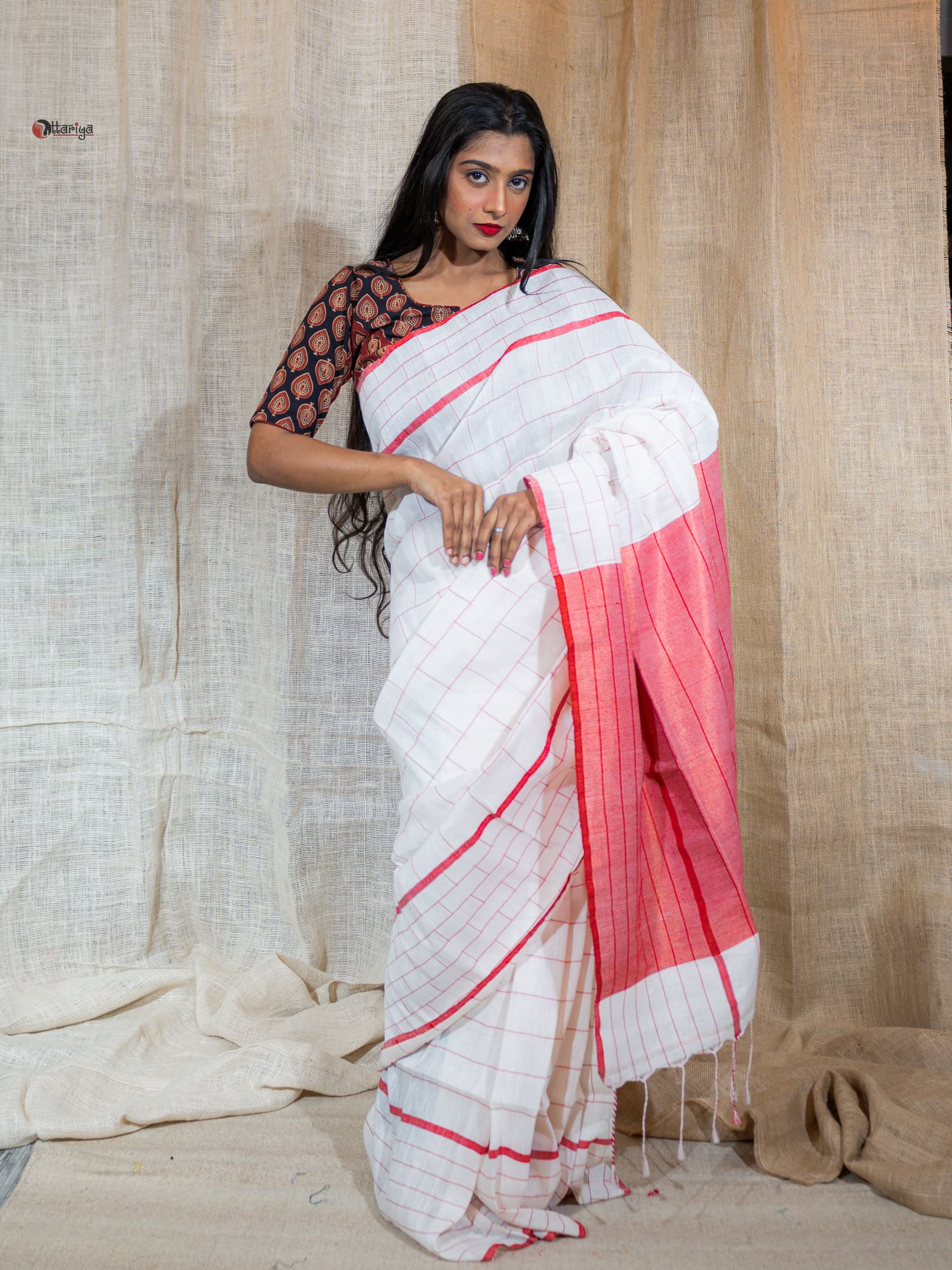 Women Checked Saree