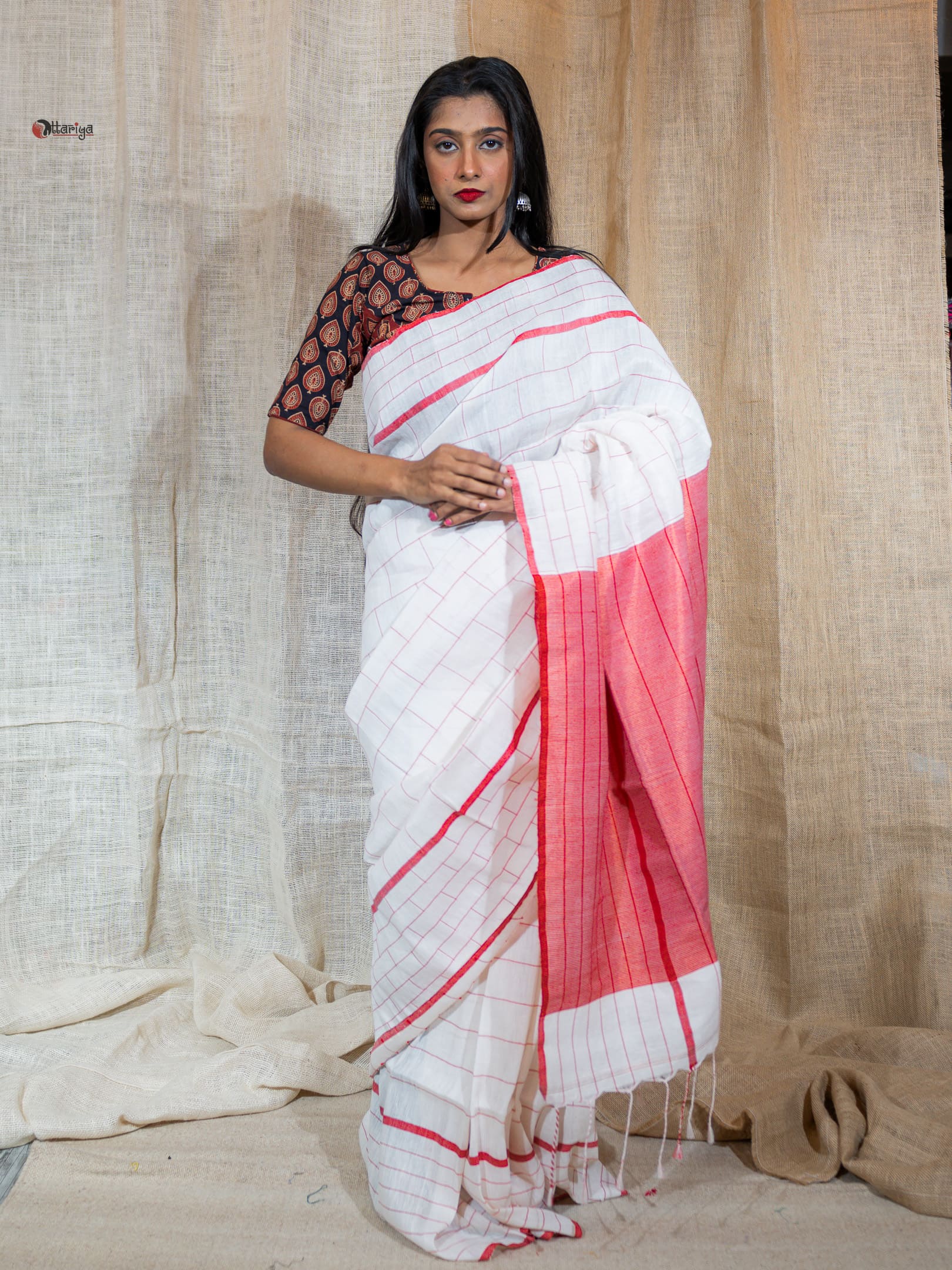 Women Checked Saree