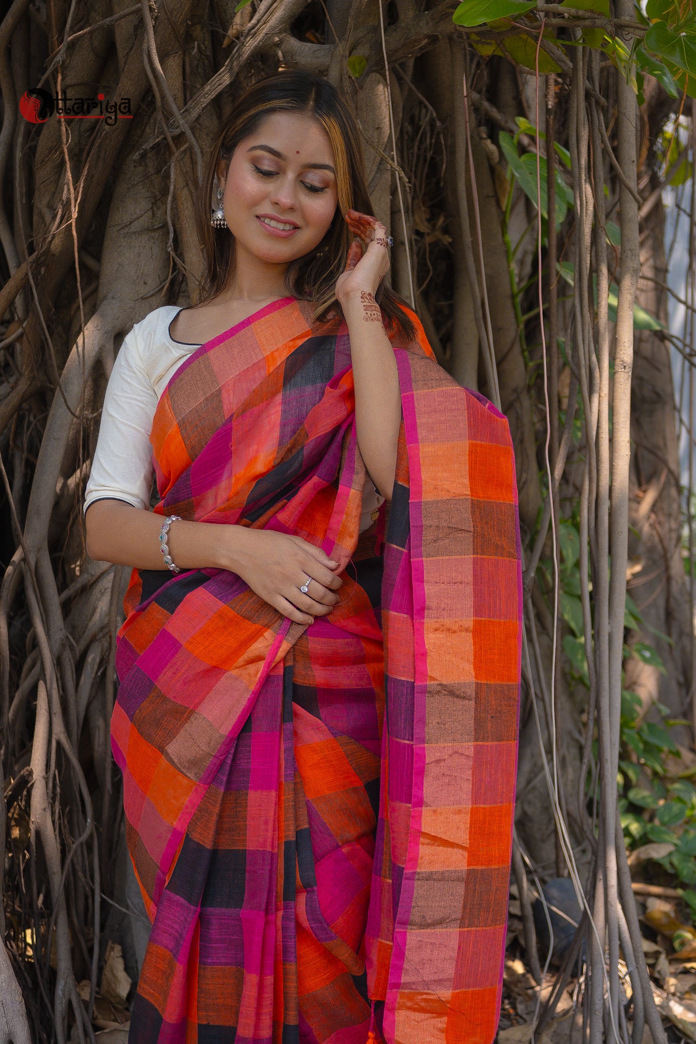 Abha golap linen saree