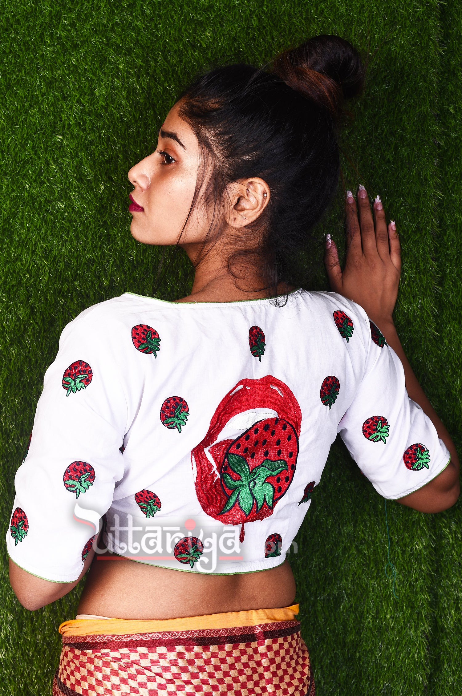 Strawberry blouse - Uttariya