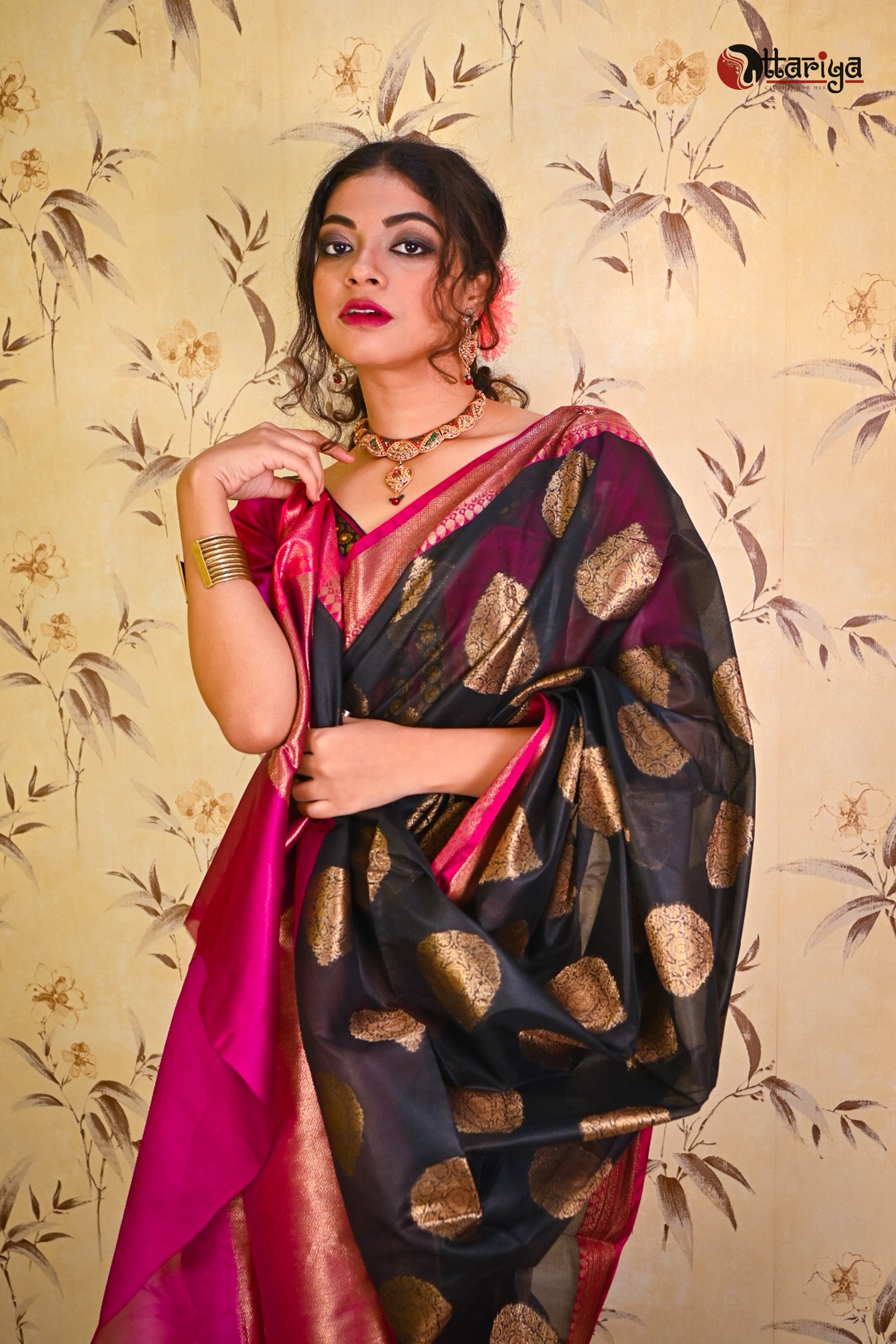 Black Banarasi Saree - Uttariya