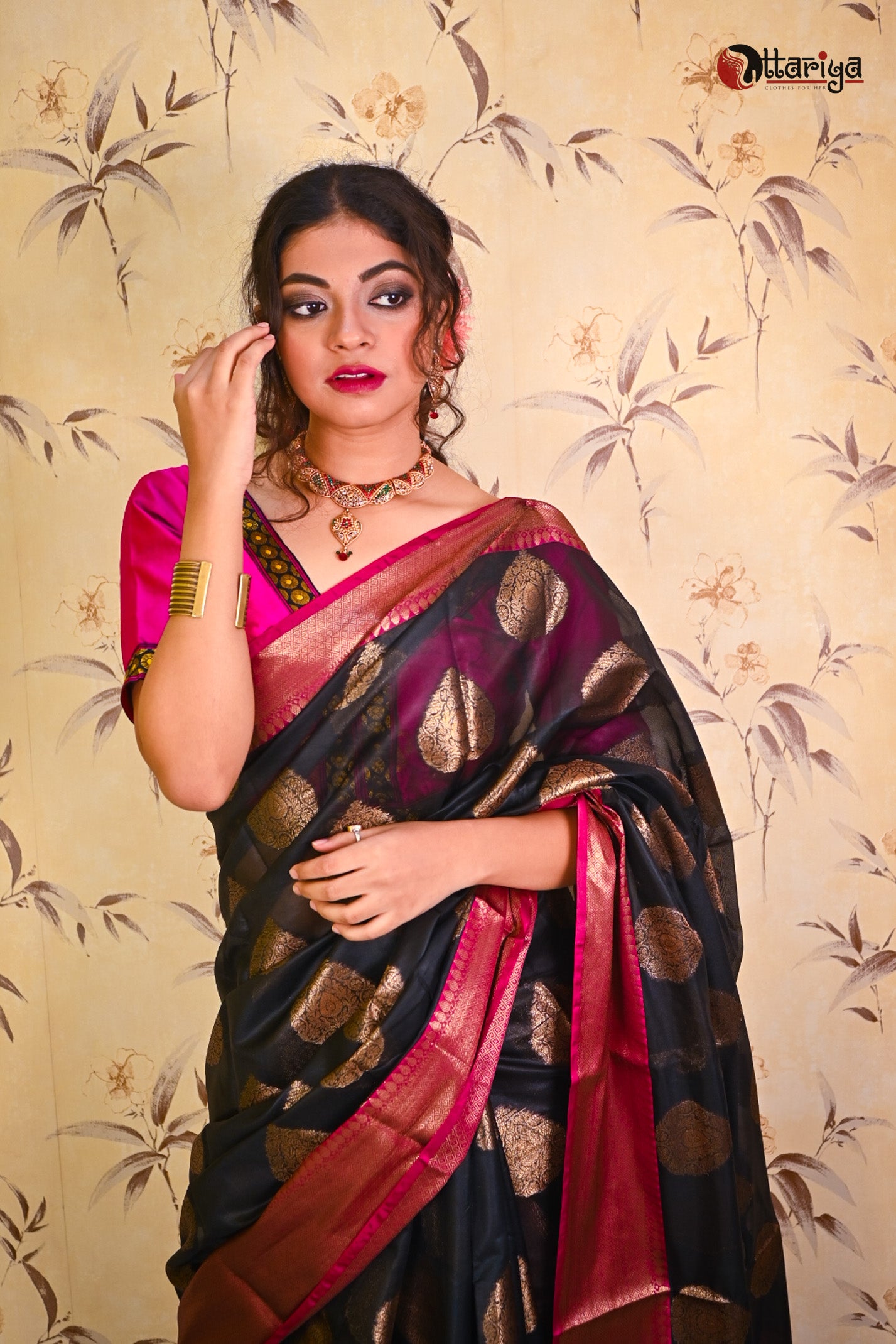 Black Banarasi Saree - Uttariya