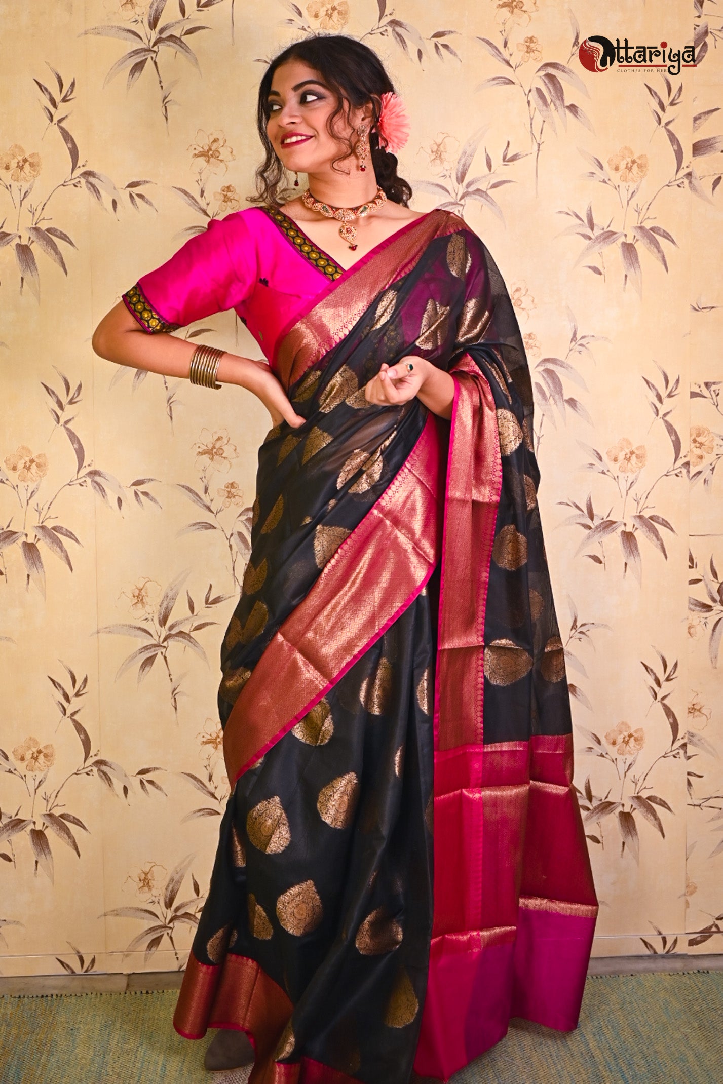 Black Banarasi Saree - Uttariya