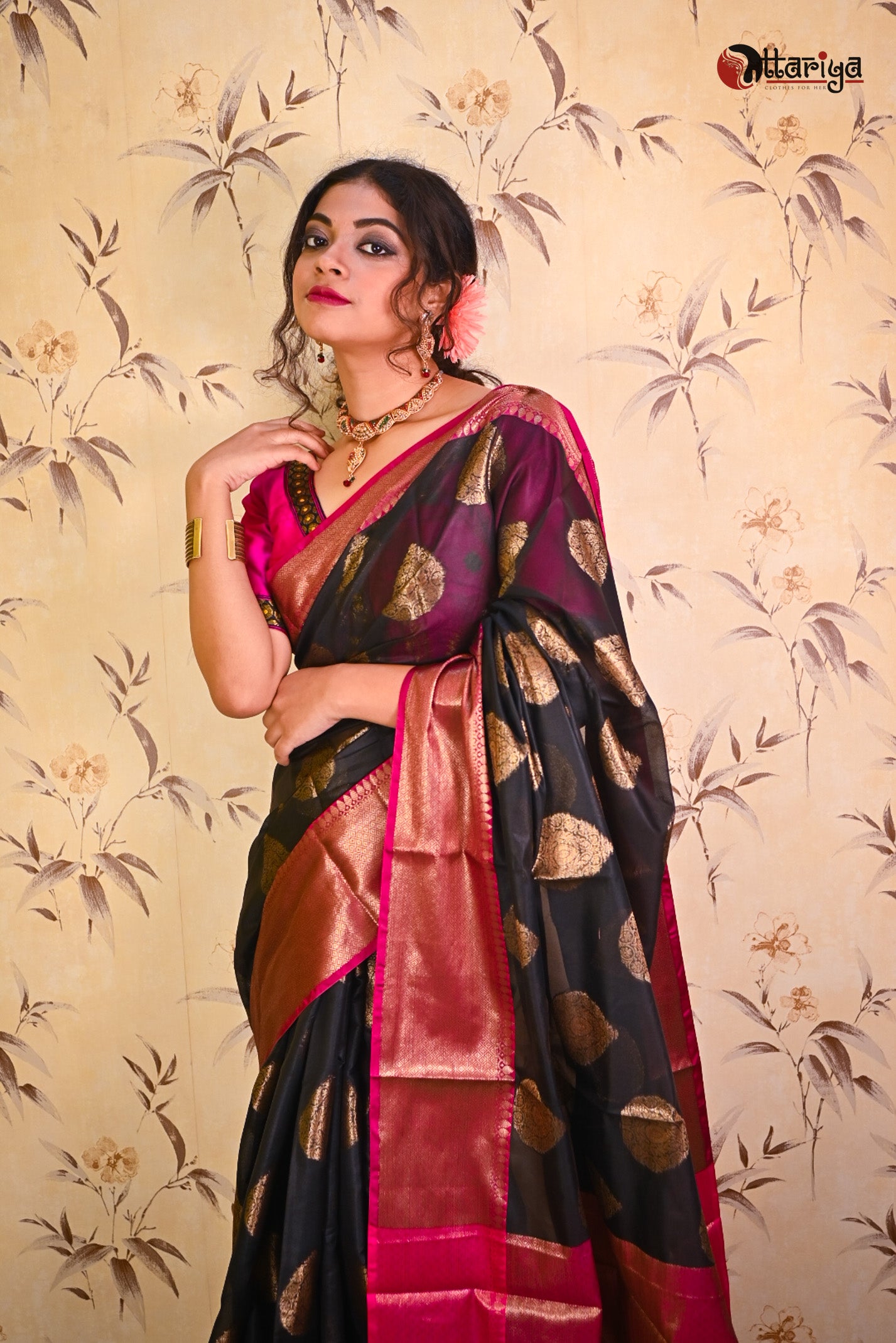 Black Banarasi Saree - Uttariya