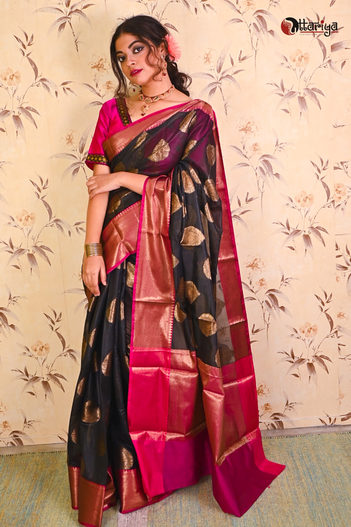 Black Banarasi Saree - Uttariya