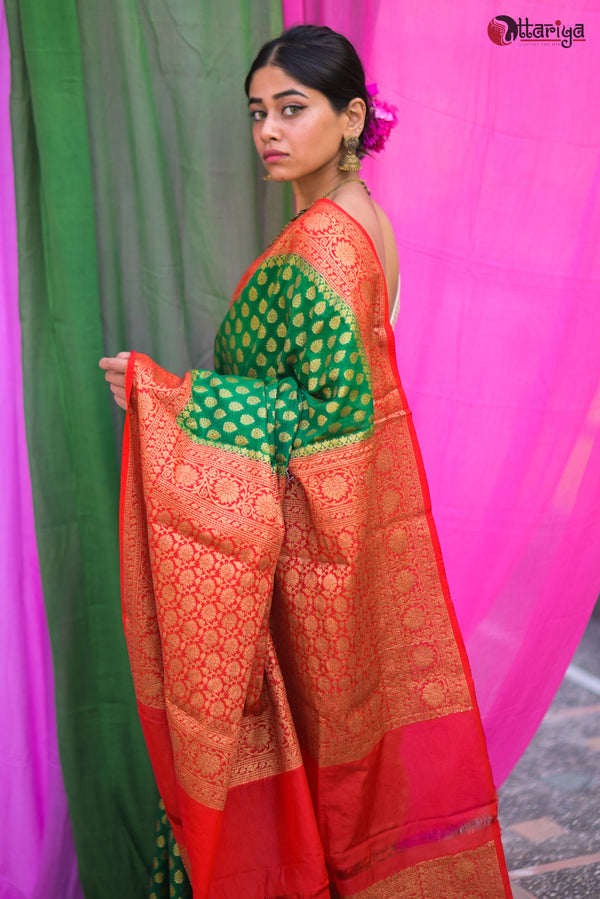 Green Red Banarasi Saree - Uttariya