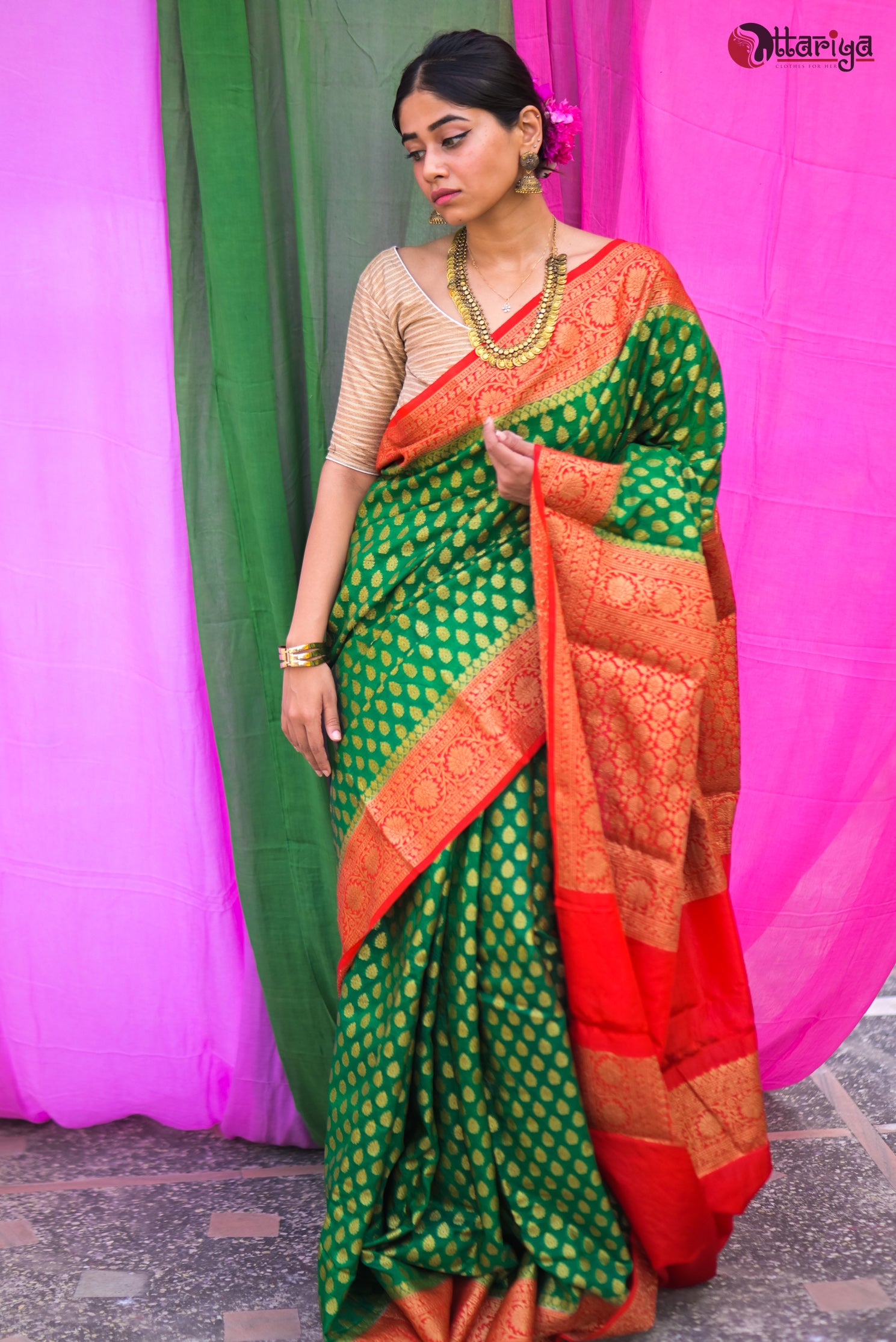 Green Red Banarasi Saree - Uttariya