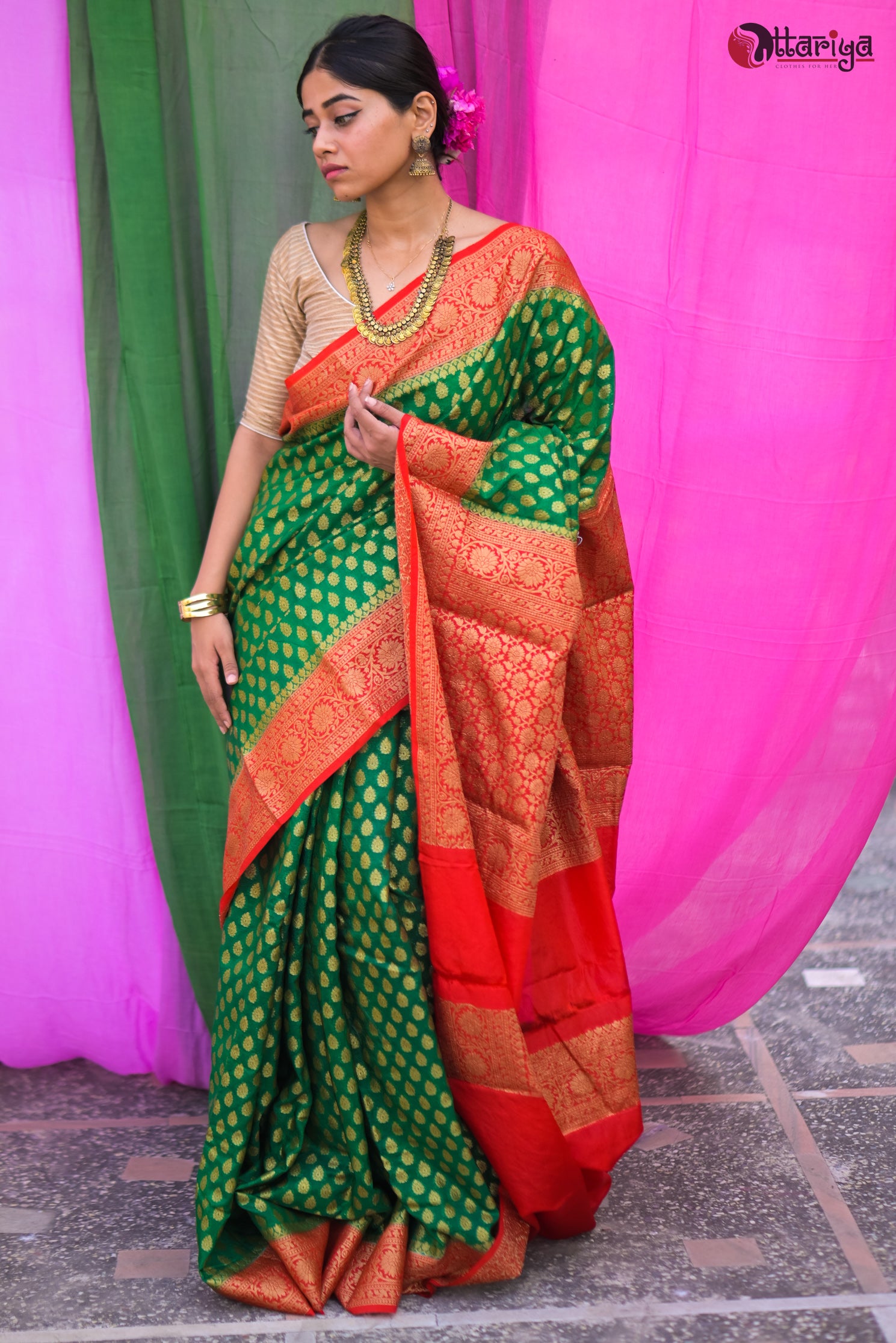 Green Red Banarasi Saree - Uttariya