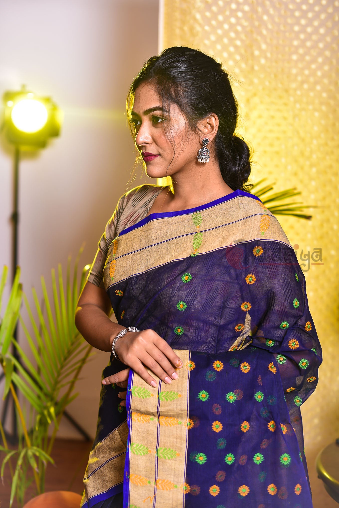 Mid Night Blue Jamdani Saree - Uttariya