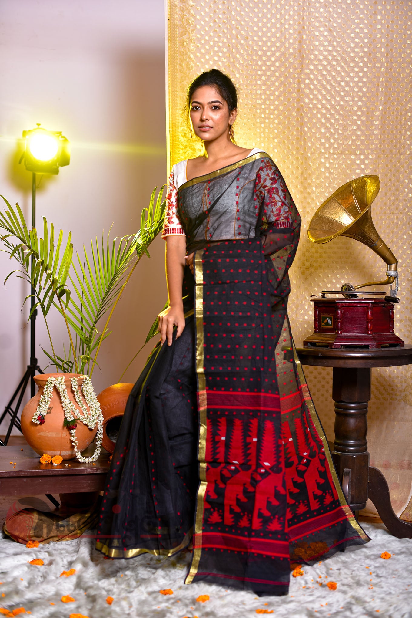 Black Queen Saree - Uttariya