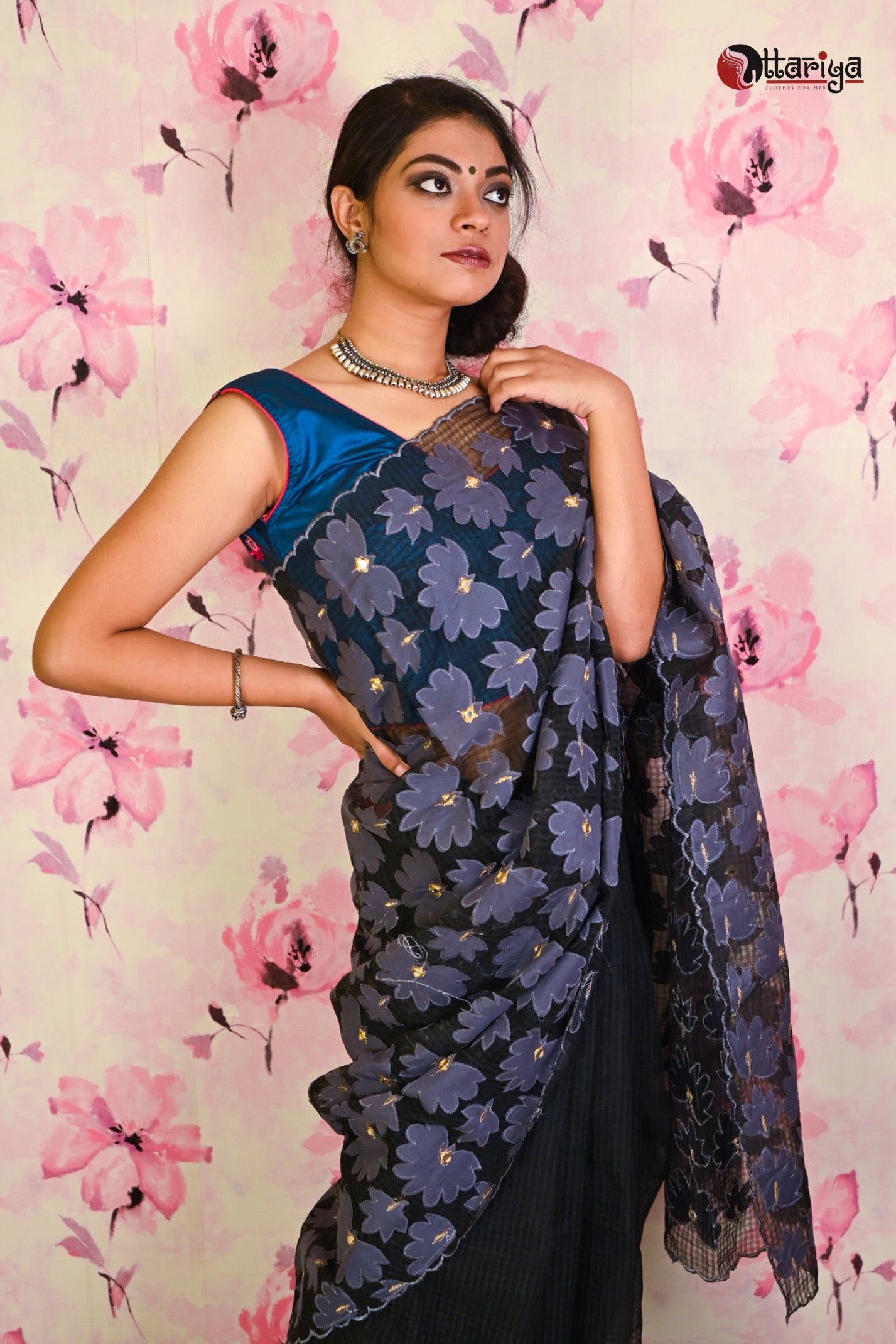 Black Gray Pitch Kathiwari Saree - Uttariya