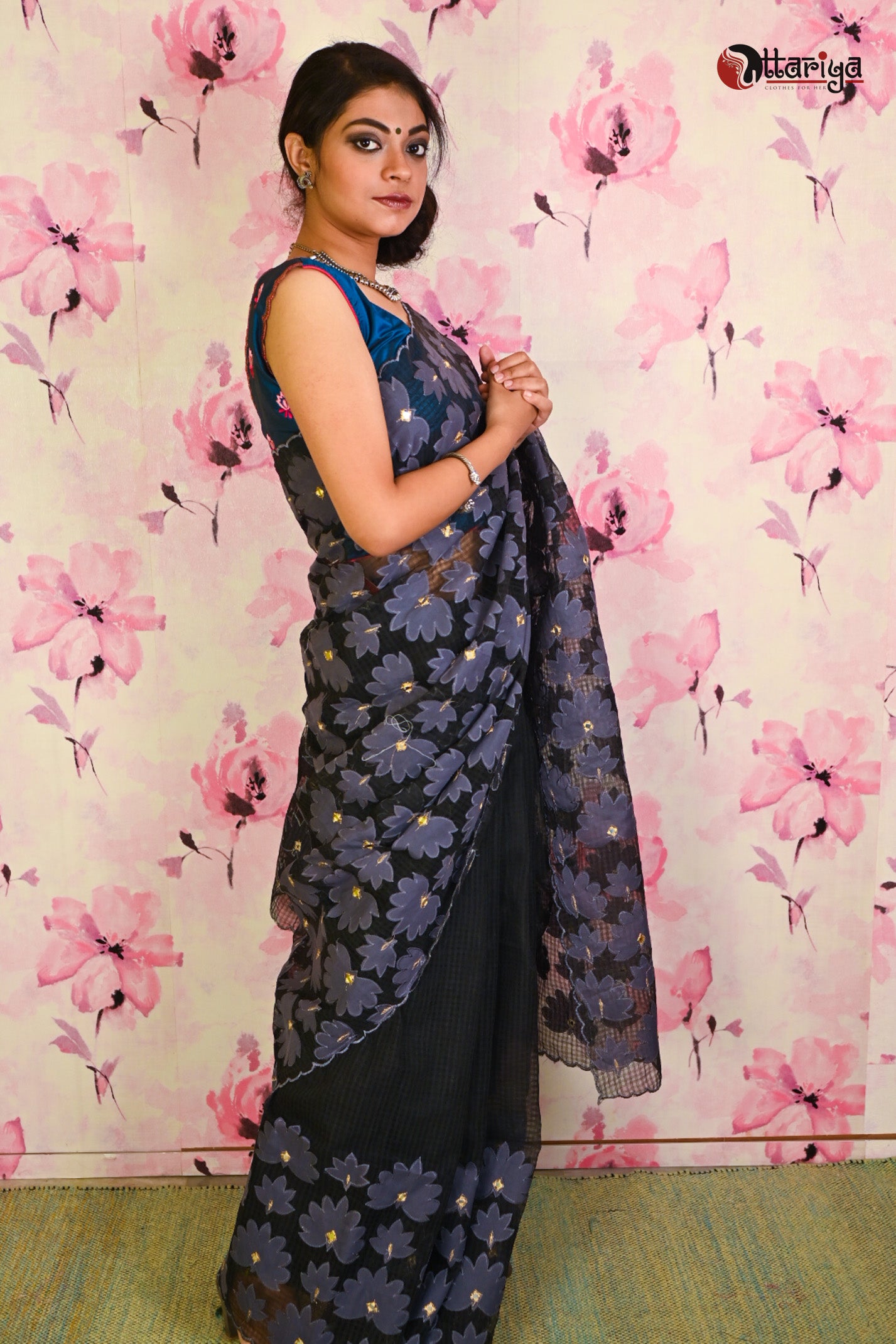 Black Gray Pitch Kathiwari Saree - Uttariya