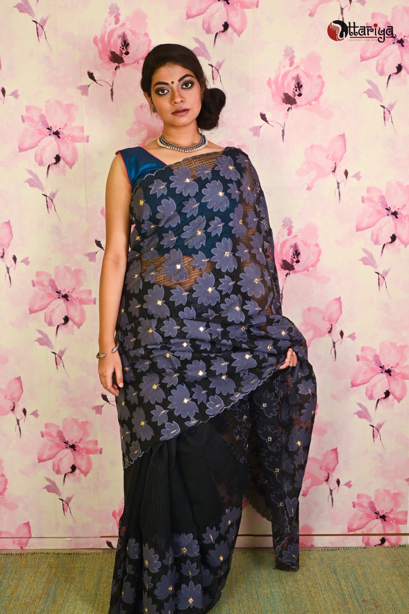 Black Gray Pitch Kathiwari Saree - Uttariya