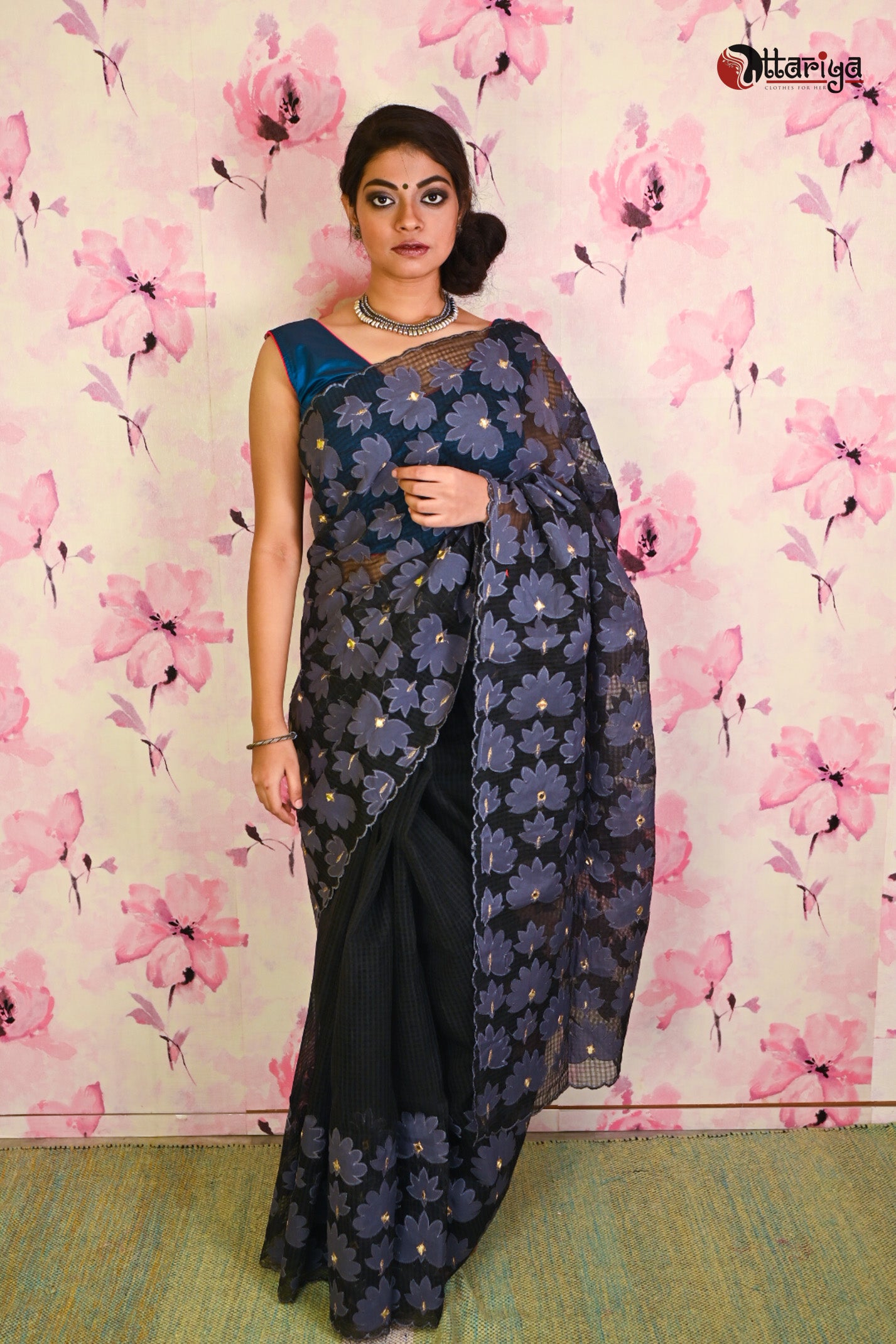 Black Gray Pitch Kathiwari Saree - Uttariya