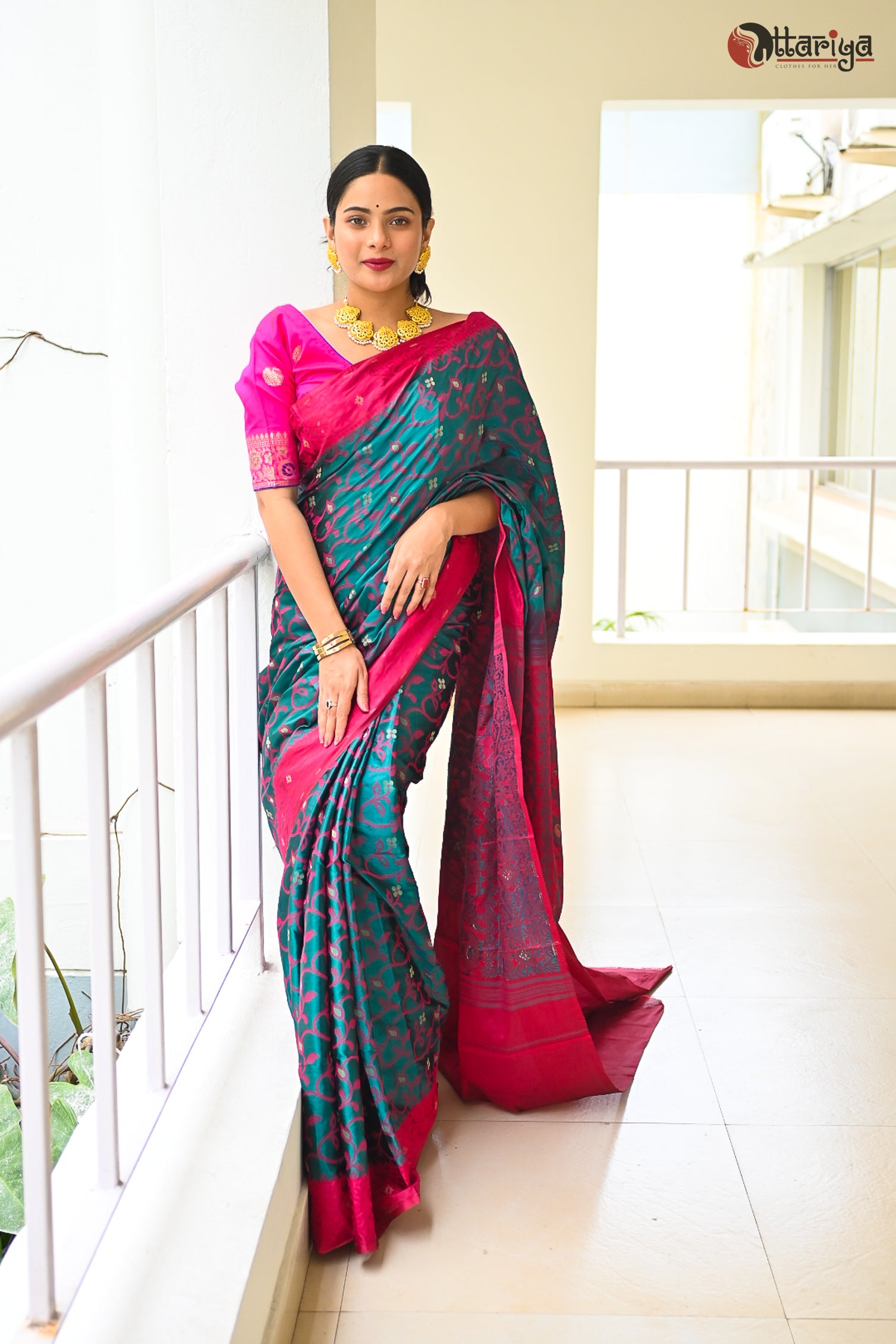 Green Rajsahi Silk Saree - Uttariya