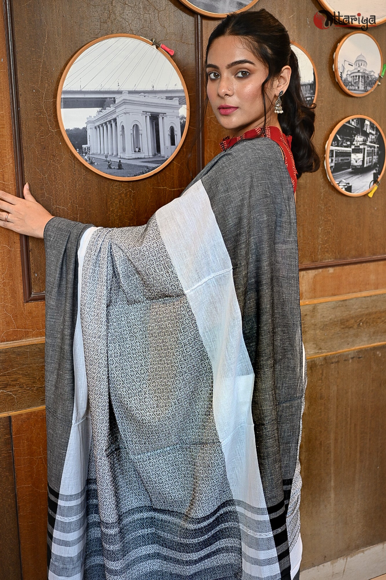 Tanchoi saree in white and black - Uttariya