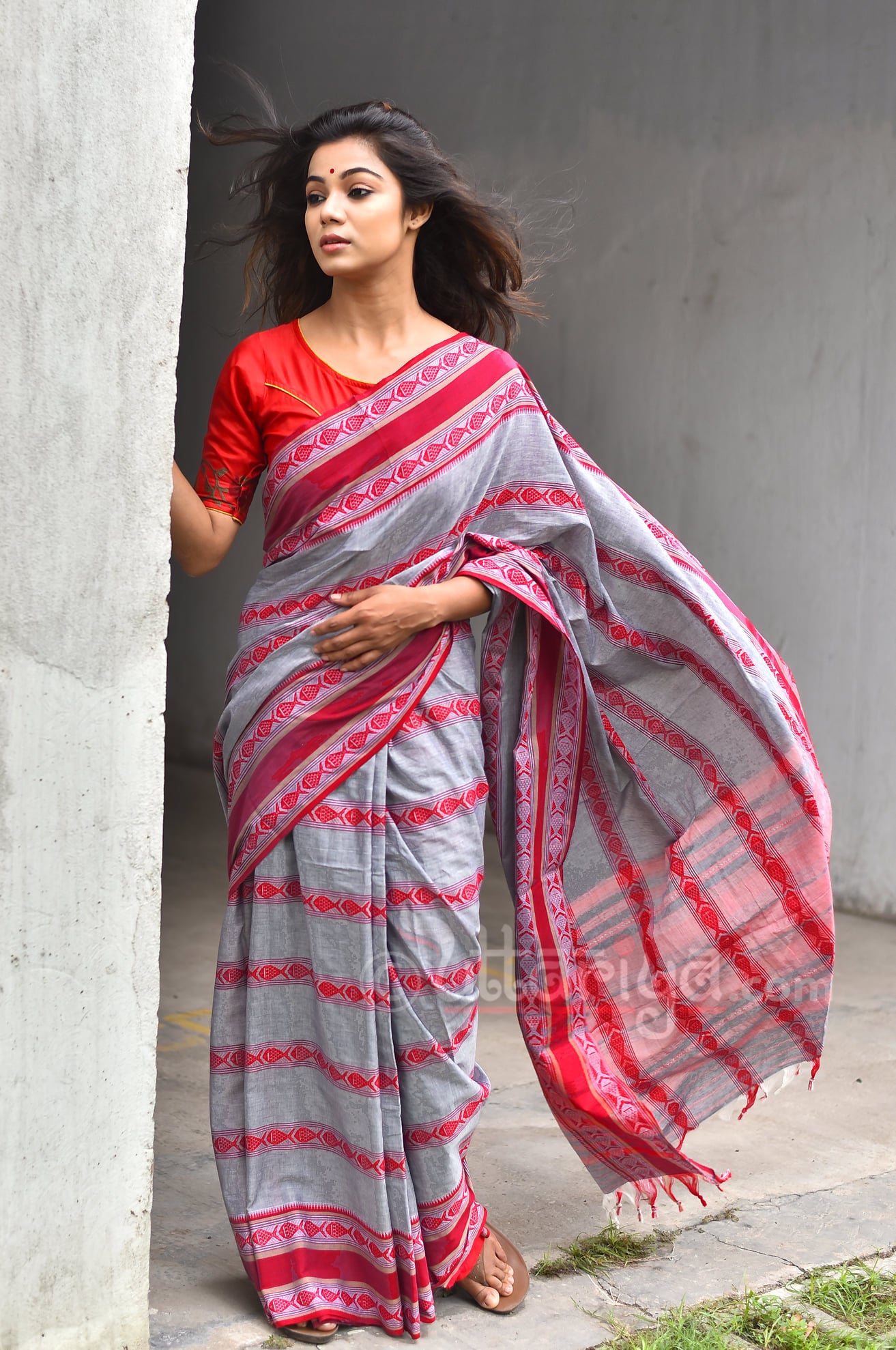 Beautiful Ethnic Indian Saree. Young Woman In Red, Colorful, Sensual,  Wedding And Very Feminine Outfit - Indian Sari Poses On Old Streets In  India. Traditional National Clothing Of Indian Women. Stock Photo,