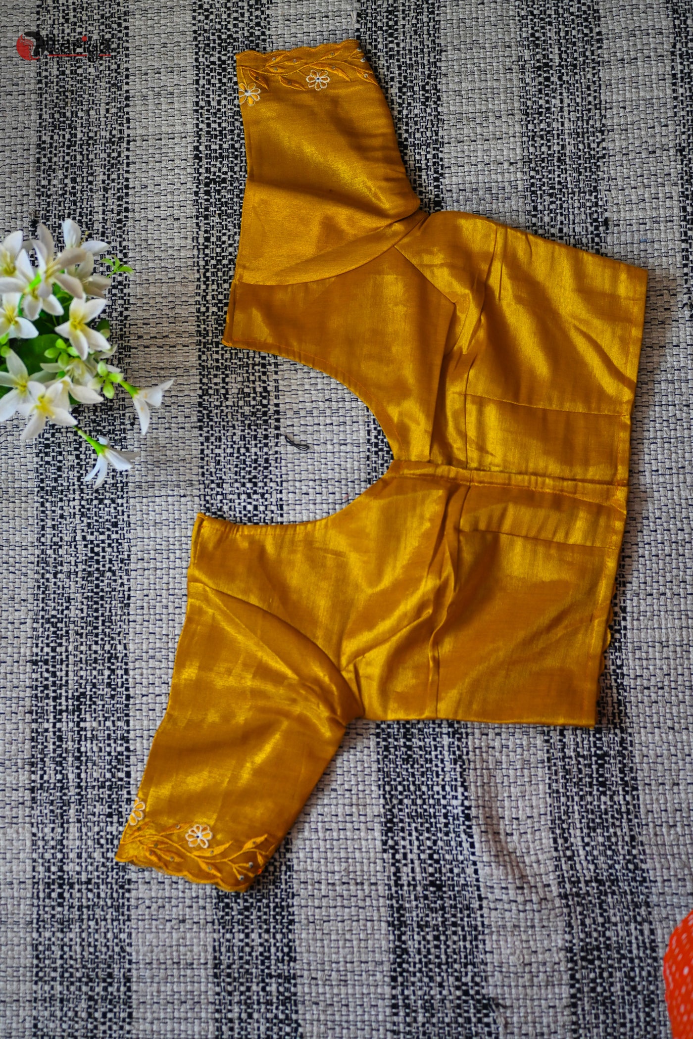 Mountain Sunray Wrap Blouse - Uttariya