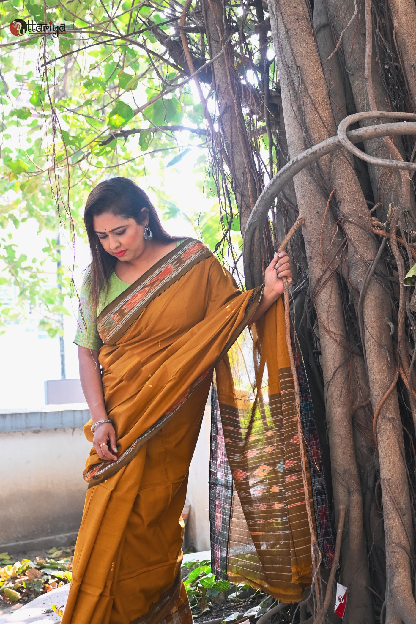 Golden Threads Ikkat Radiance - Uttariya