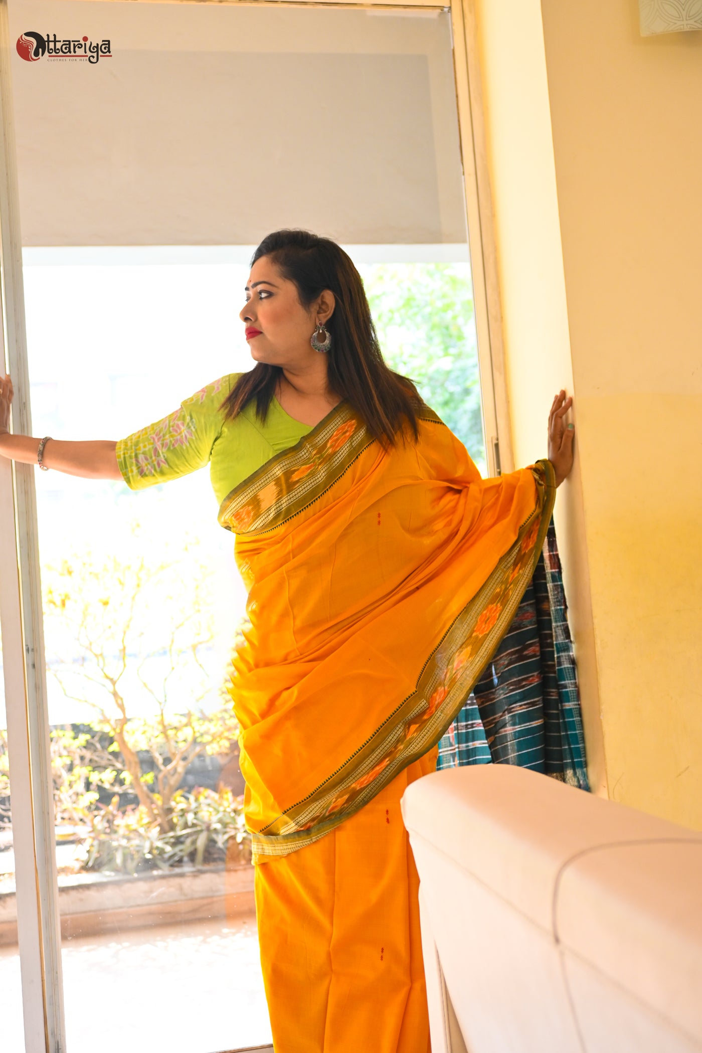 Sunset Bliss Ikkat Saree - Uttariya