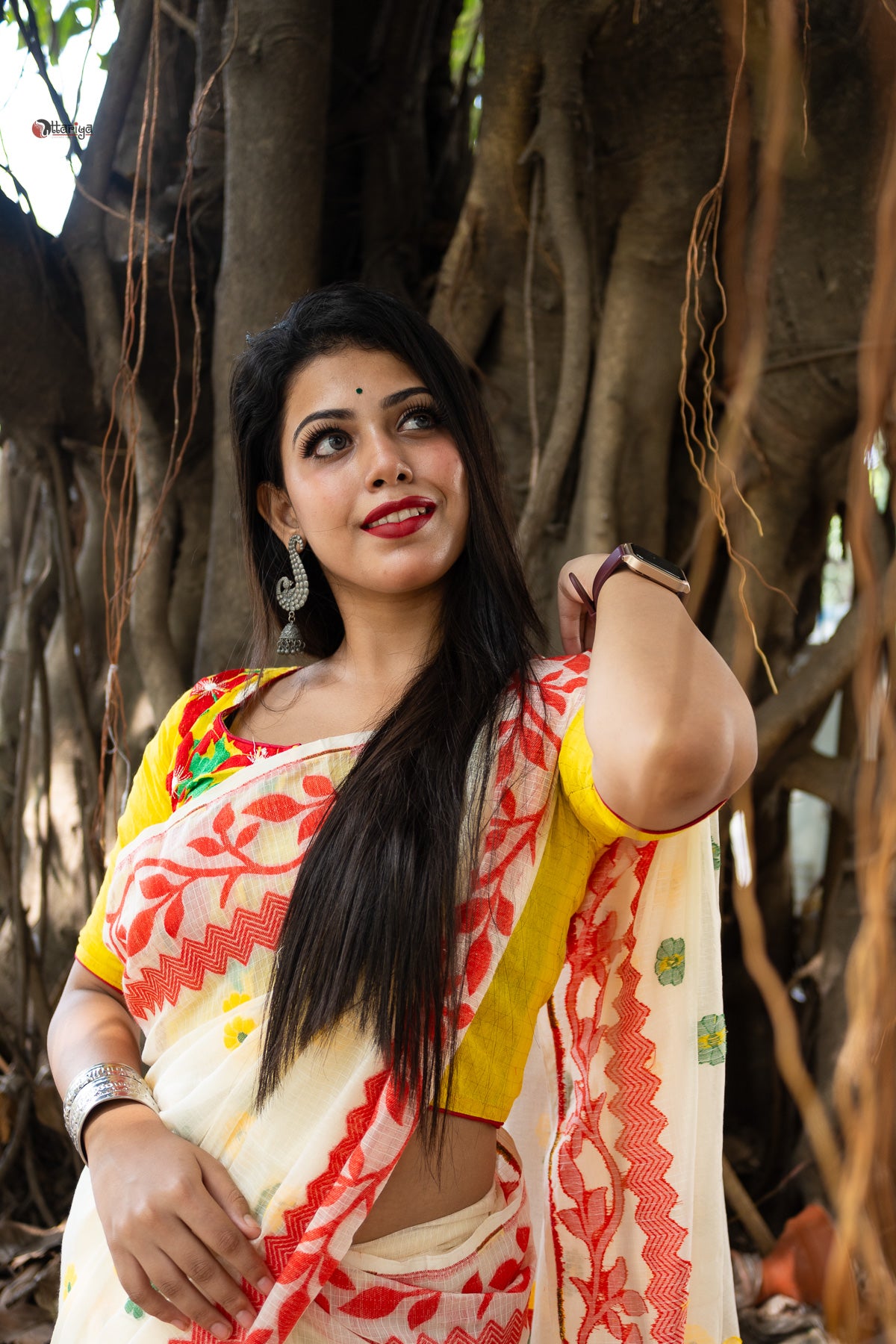 Khadi Jamdani Saree in red white