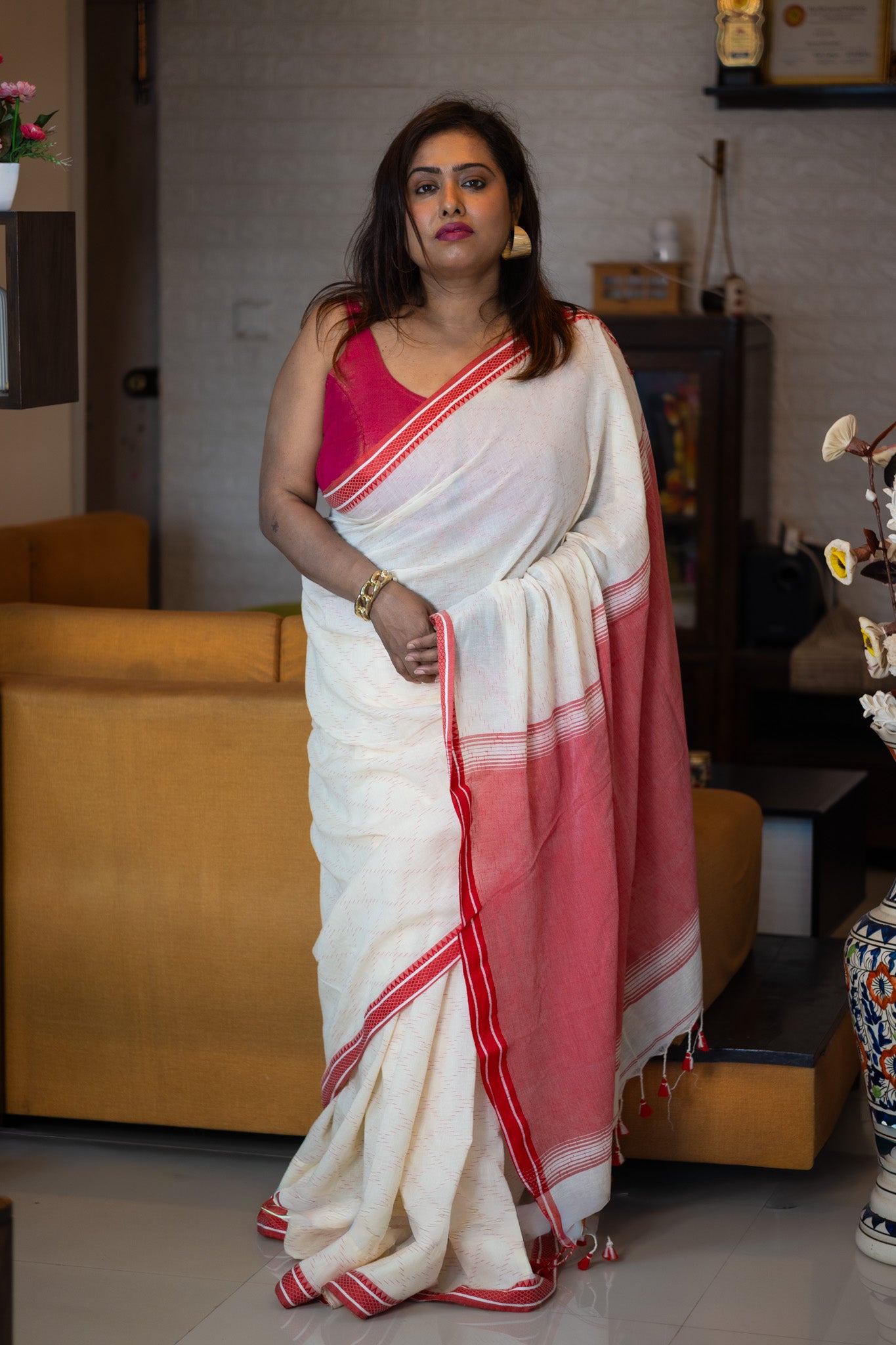 Lal Sada Bunon Saree - Uttariya