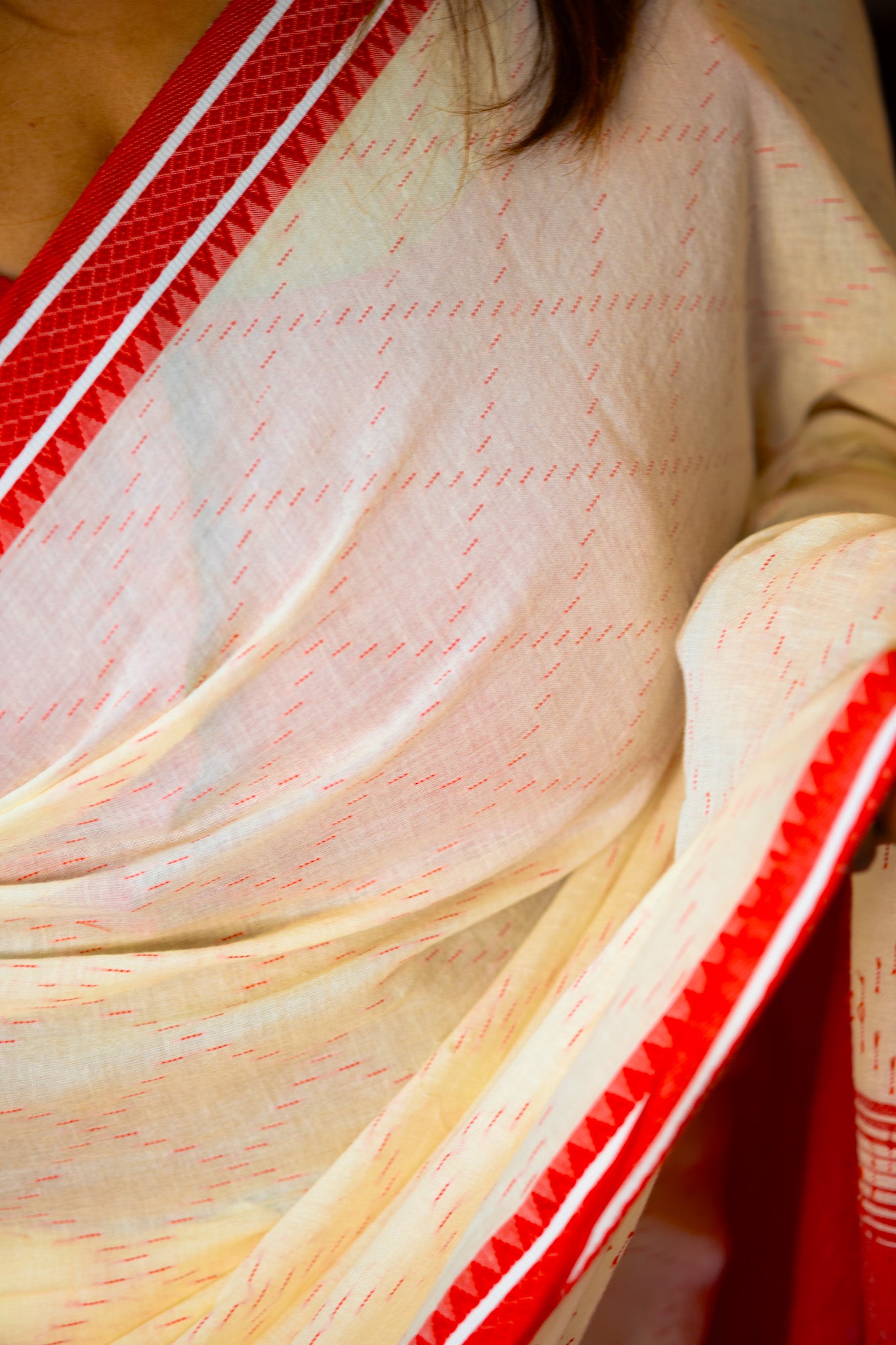 Lal Sada Bunon Saree