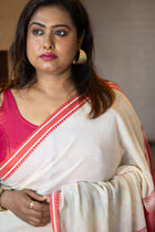 Lal Sada Bunon Saree - Uttariya