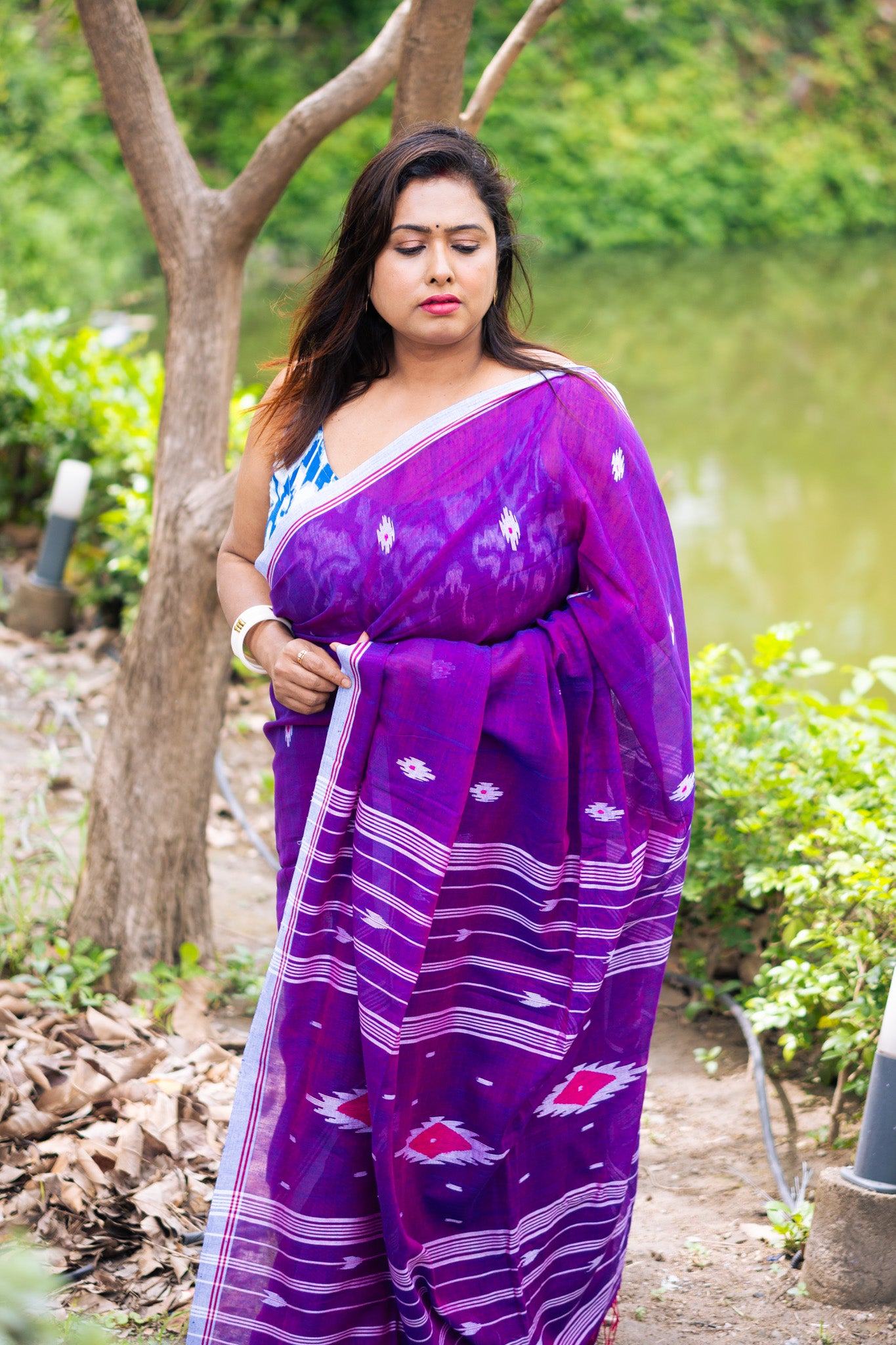 Black Currant Jamdani Saree - Uttariya