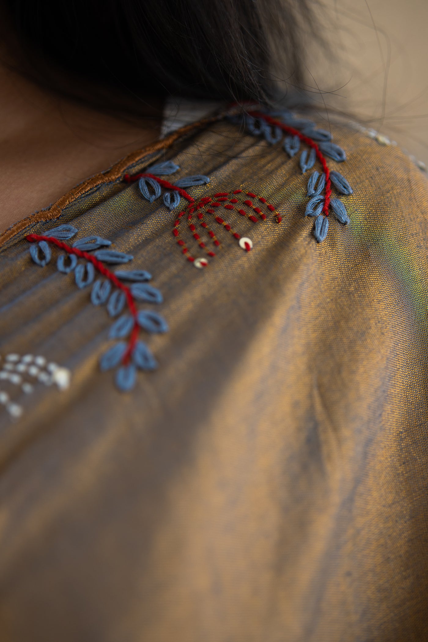Sonajhuri — Handwoven Silk-Linen Hand-Embroidered Saree