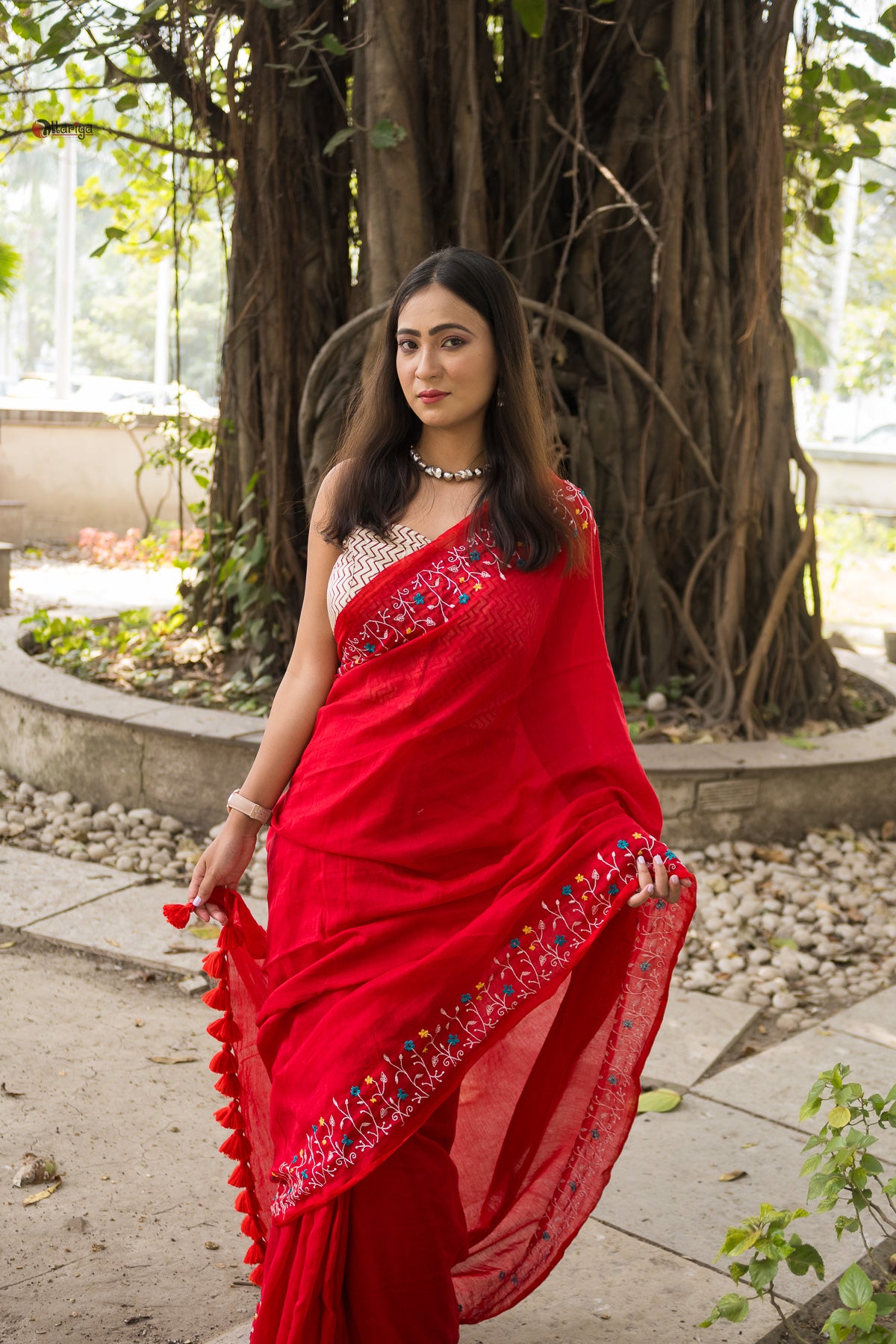 Red Garden On The Needle Embroidered Cotton Saree - Uttariya