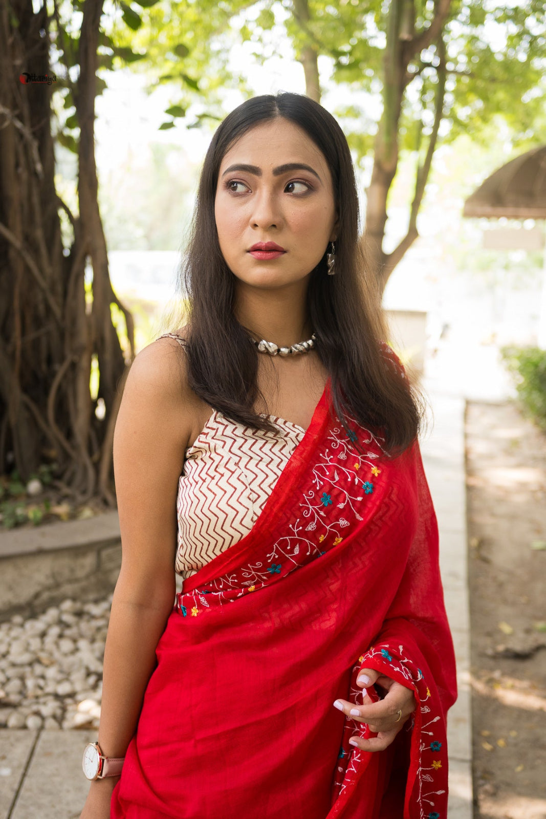 Red Garden On The Needle Embroidered Cotton Saree - Uttariya