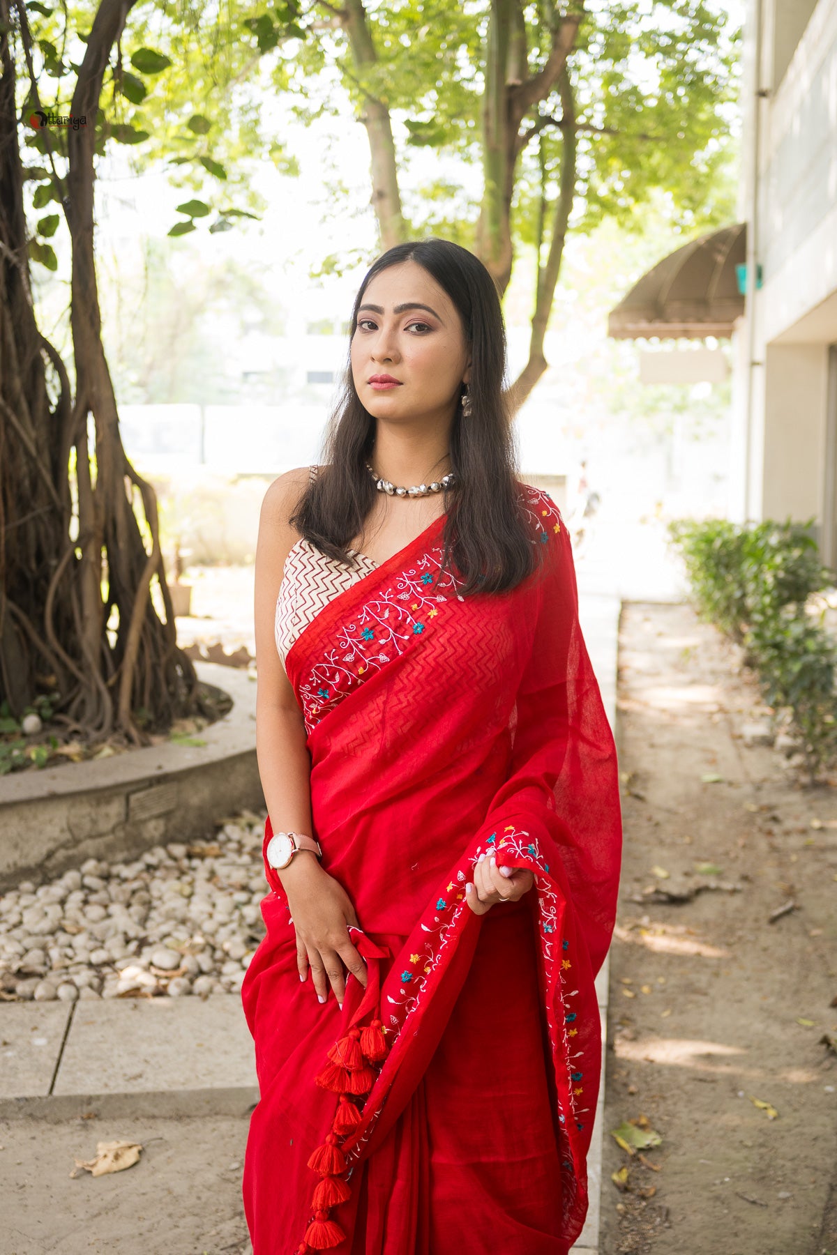 Red Garden On The Needle Embroidered Cotton Saree - Uttariya
