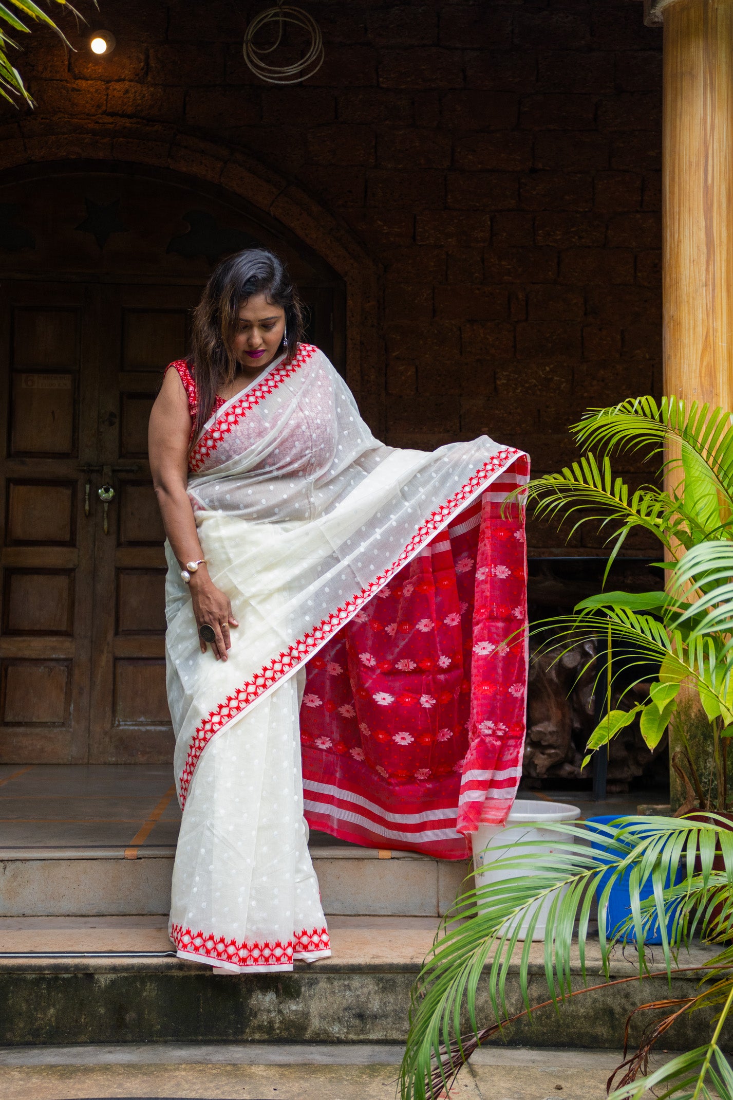 Jamdani in White red Saree