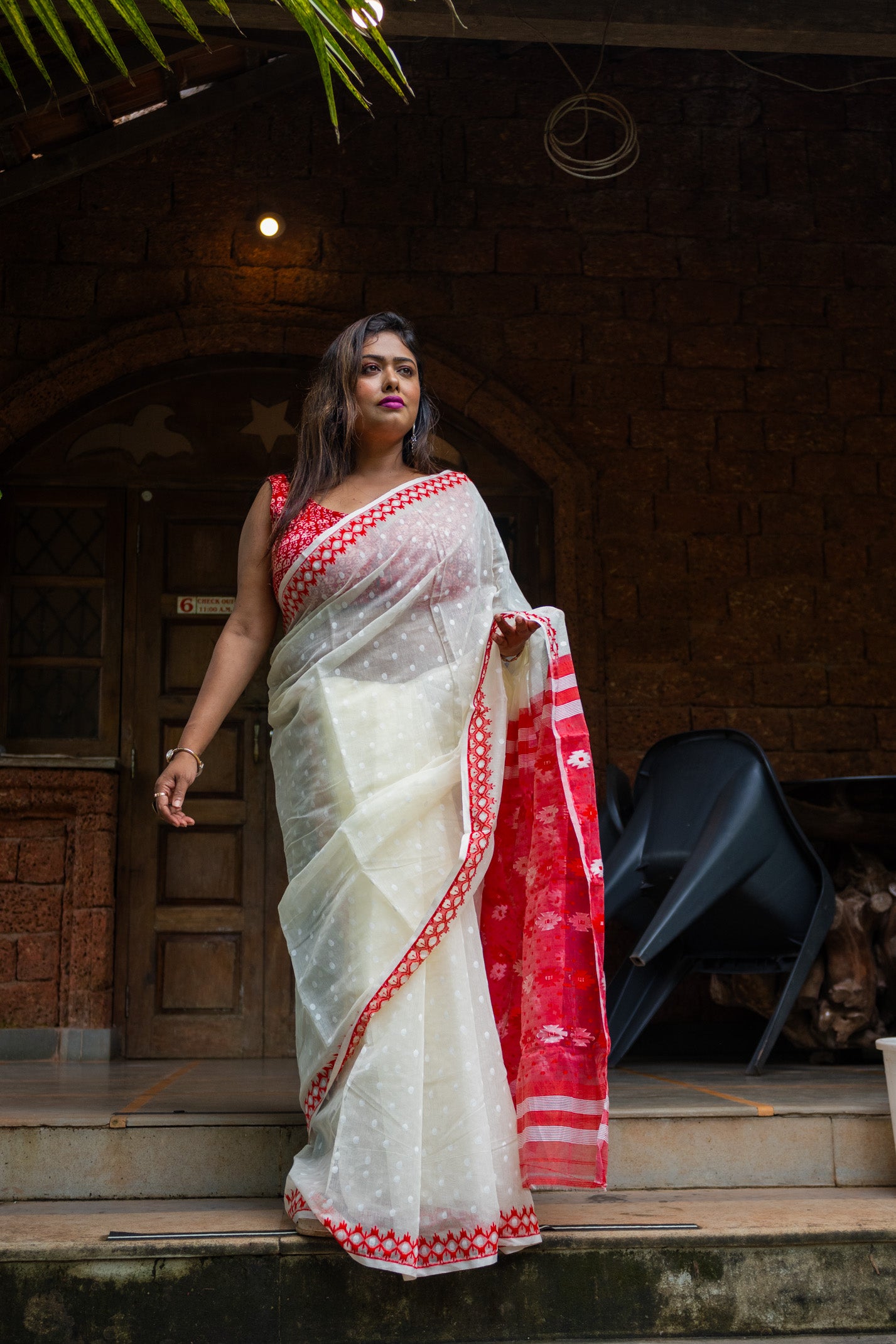 Jamdani in White red Saree