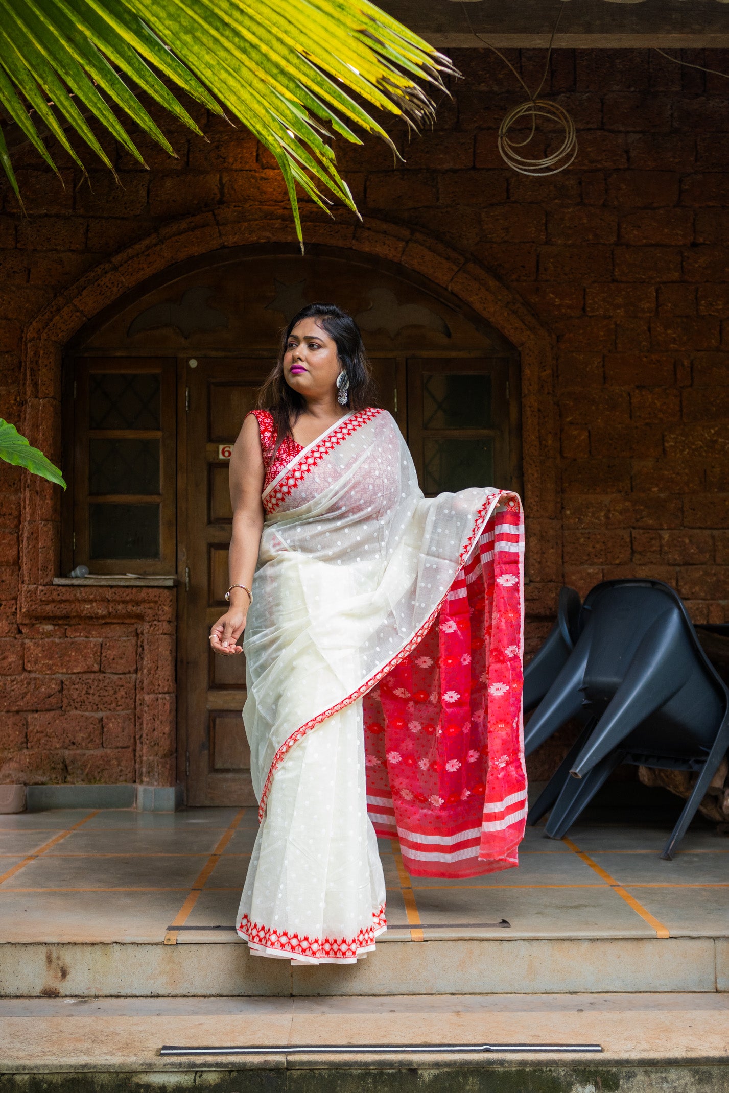 Jamdani in White red Saree