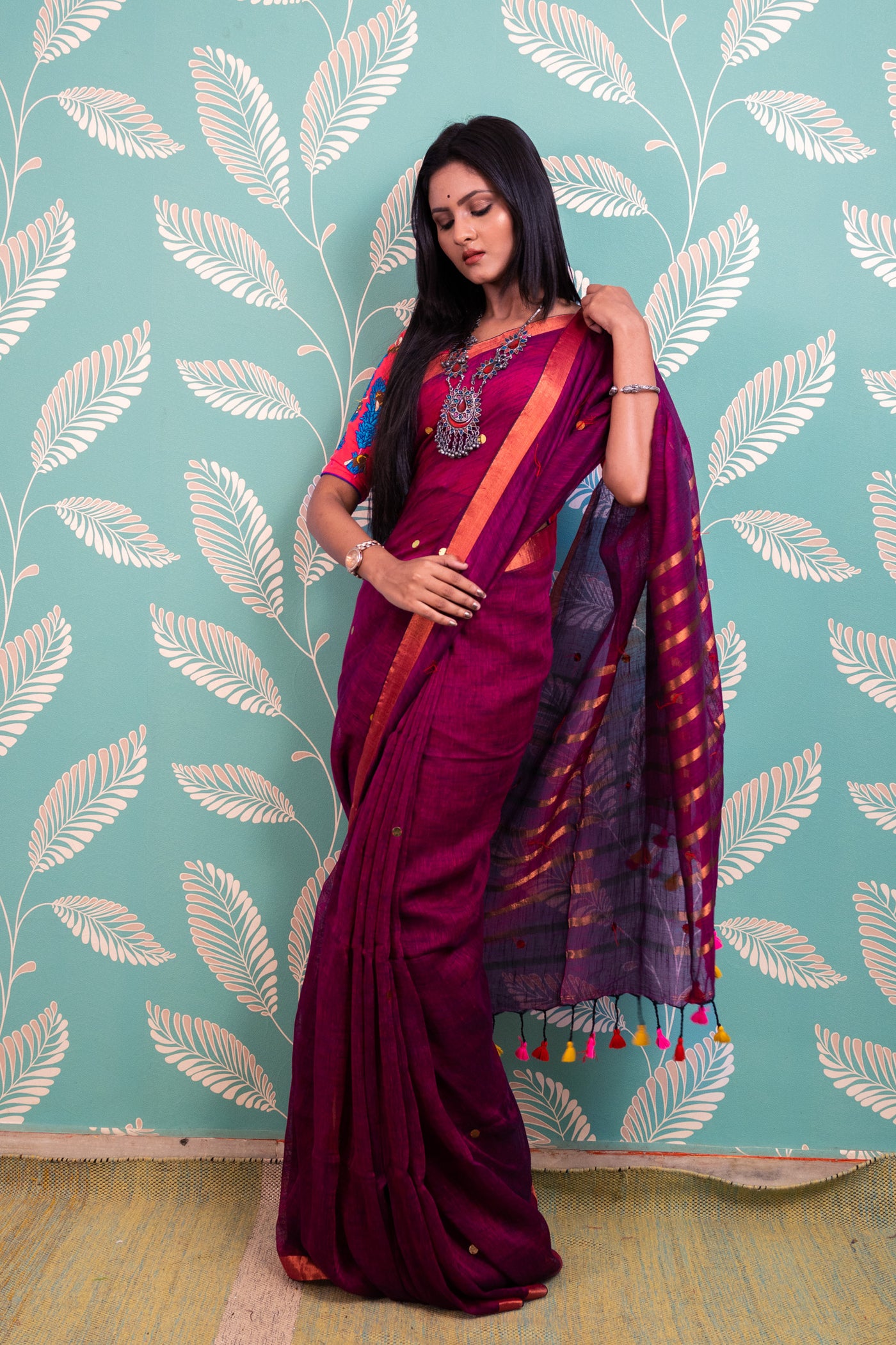Magenta Bindii Linen Saree - Uttariya