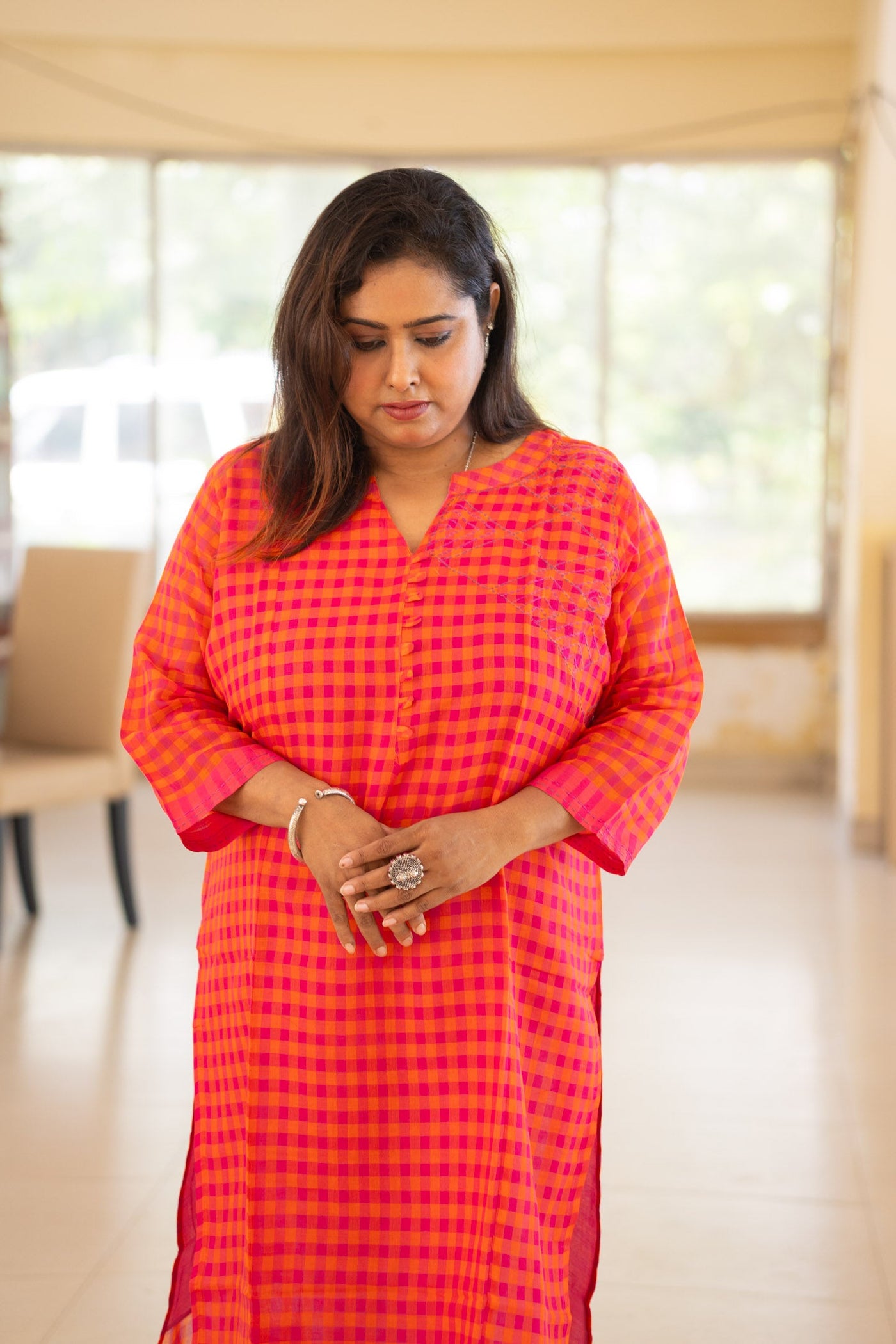 Anuradha kurta — close up of diamond lattice kantha embroidery on yoke in contrasting grey thread