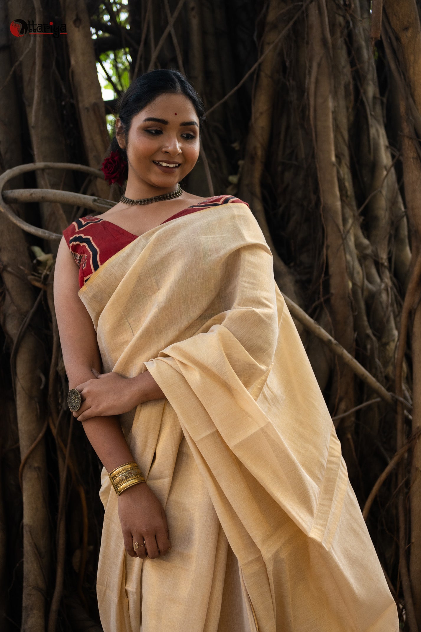 Amodha Offwhite Tissue Saree with Silver Thick Lines Going Through Body |  Handloom fashion, Elegant saree, Saree