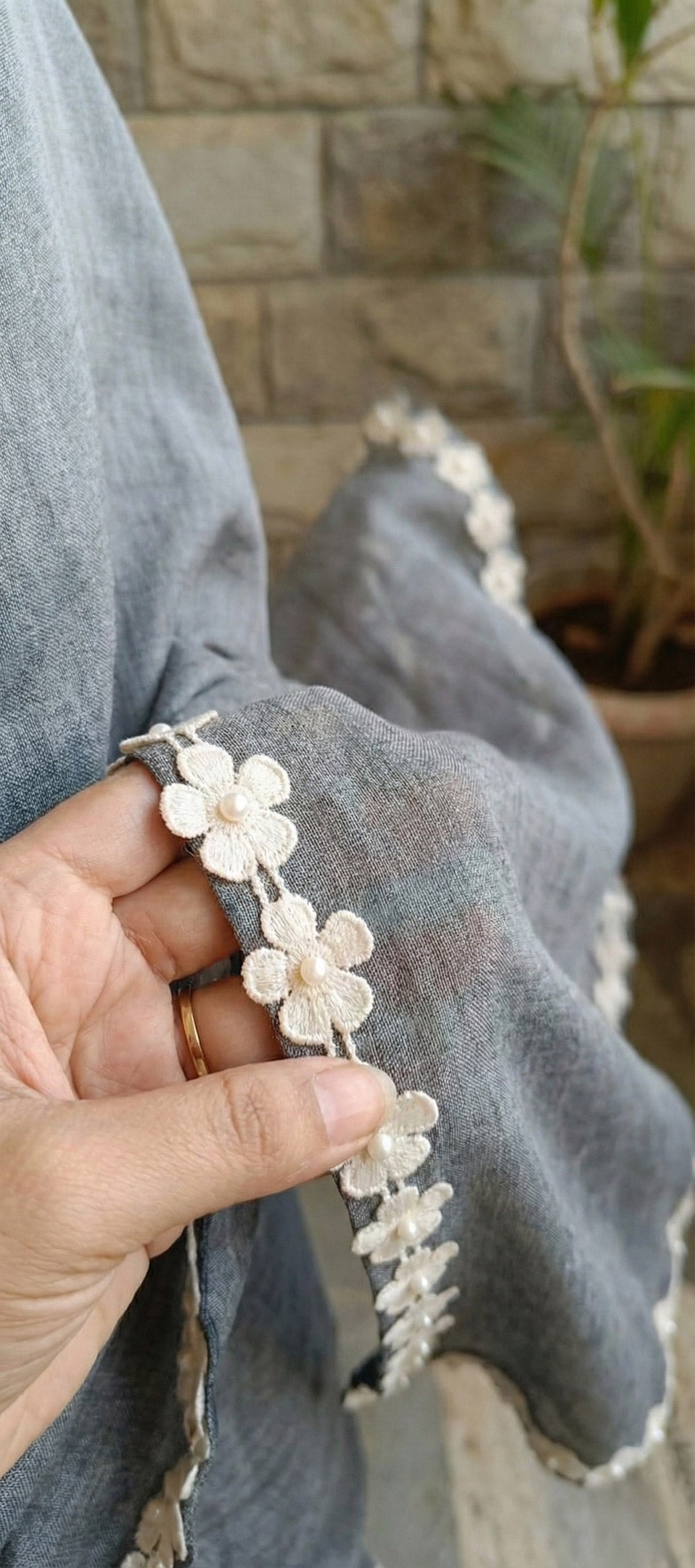 Gray Pearl Saree - Uttariya